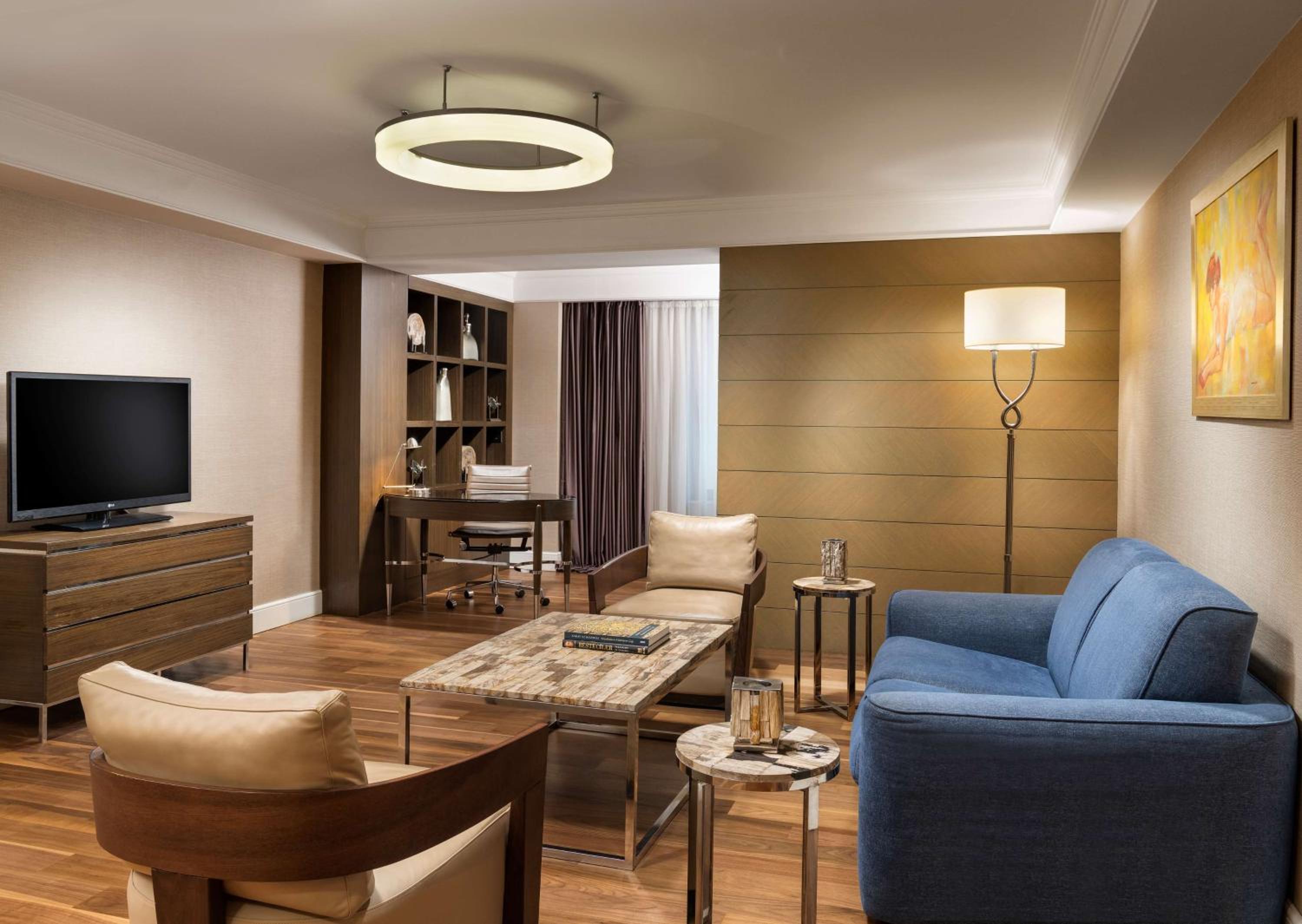 Superior Suite with Lounge Access - Photo 8