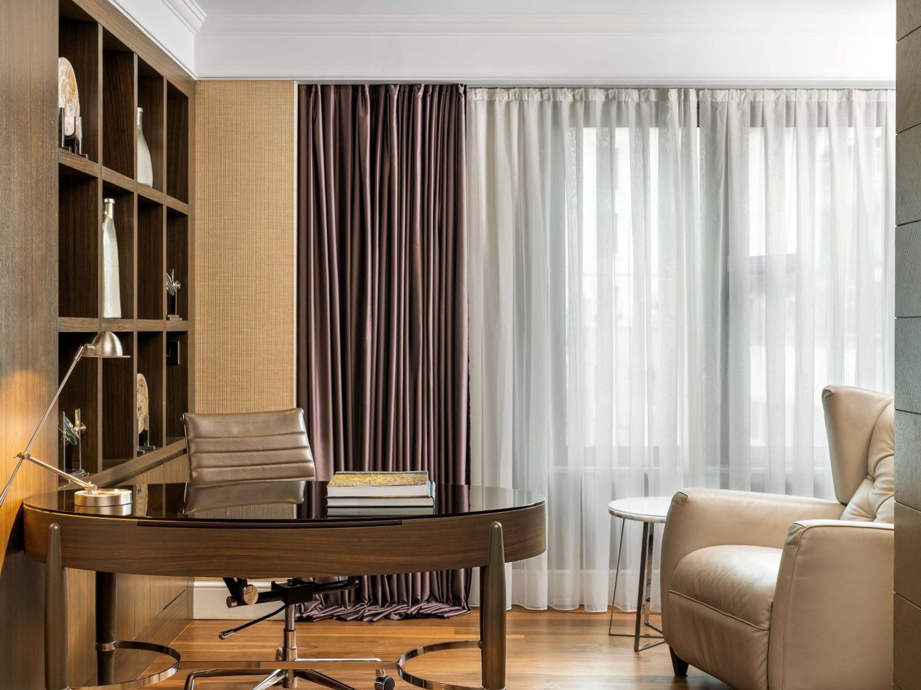 Superior Suite with Lounge Access - Photo 9