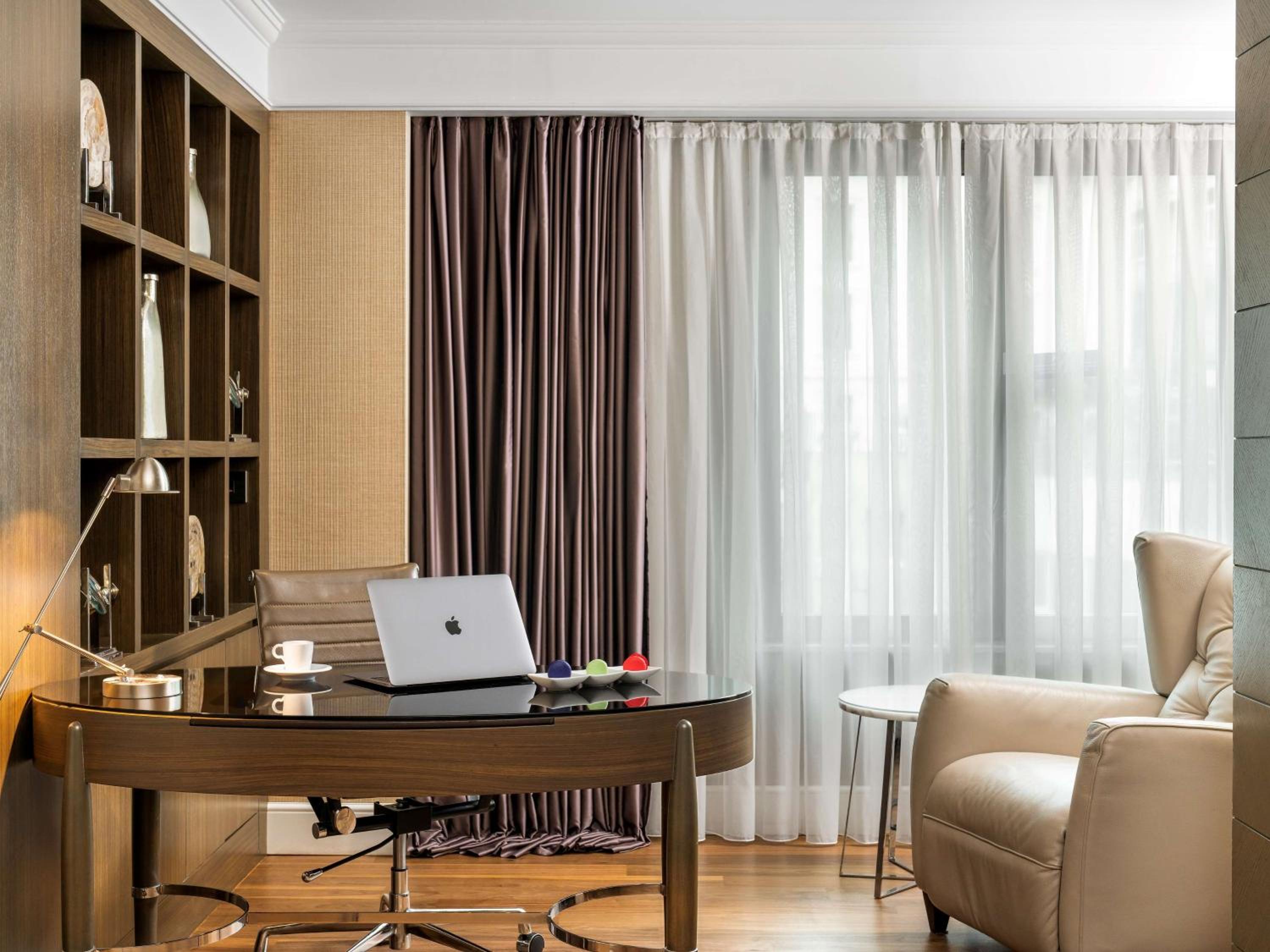 Superior Suite with Lounge Access - Photo 2