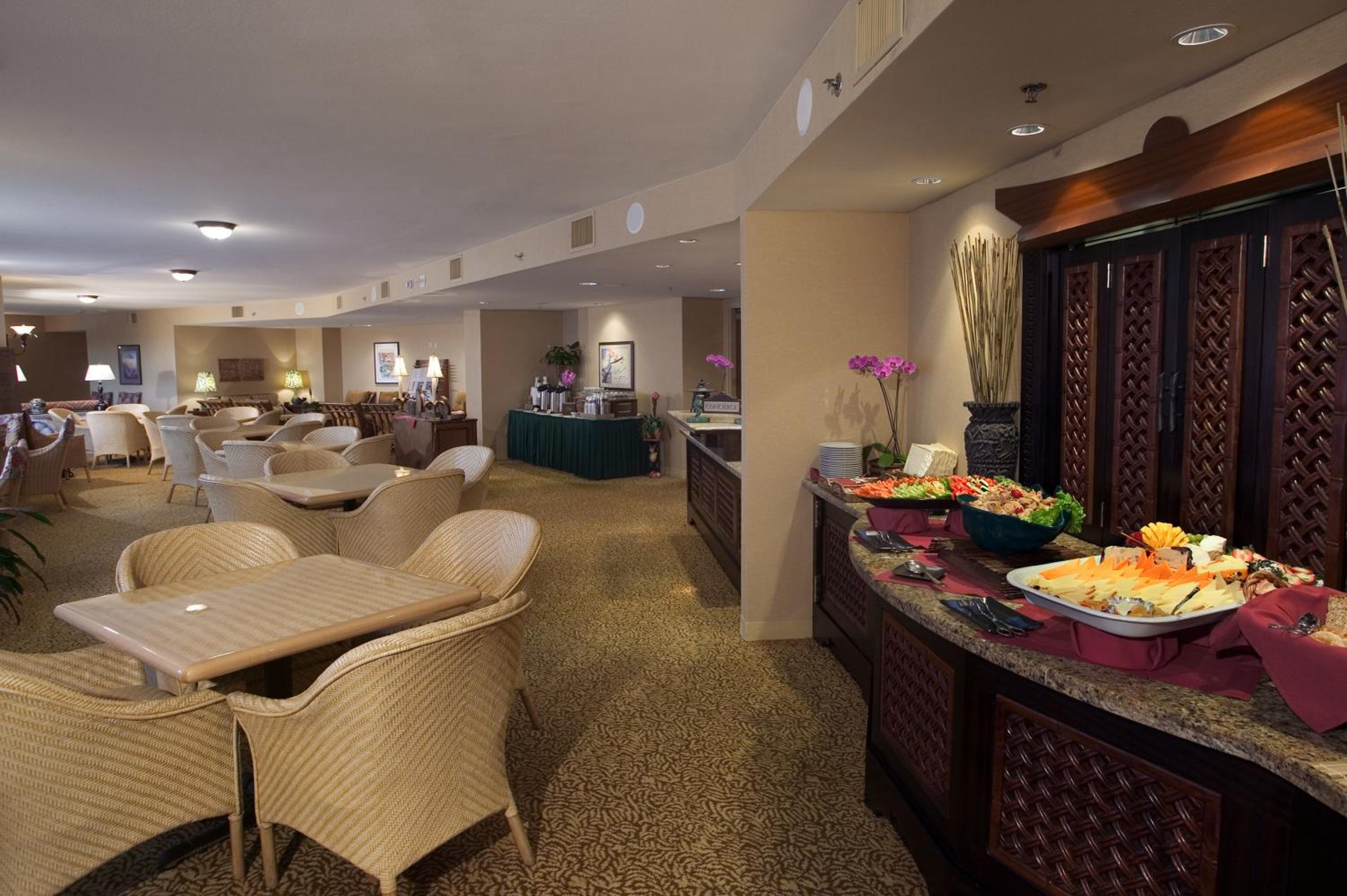 Club Level Room - King Bed (Includes FREE^ Universal Express Unlimited)