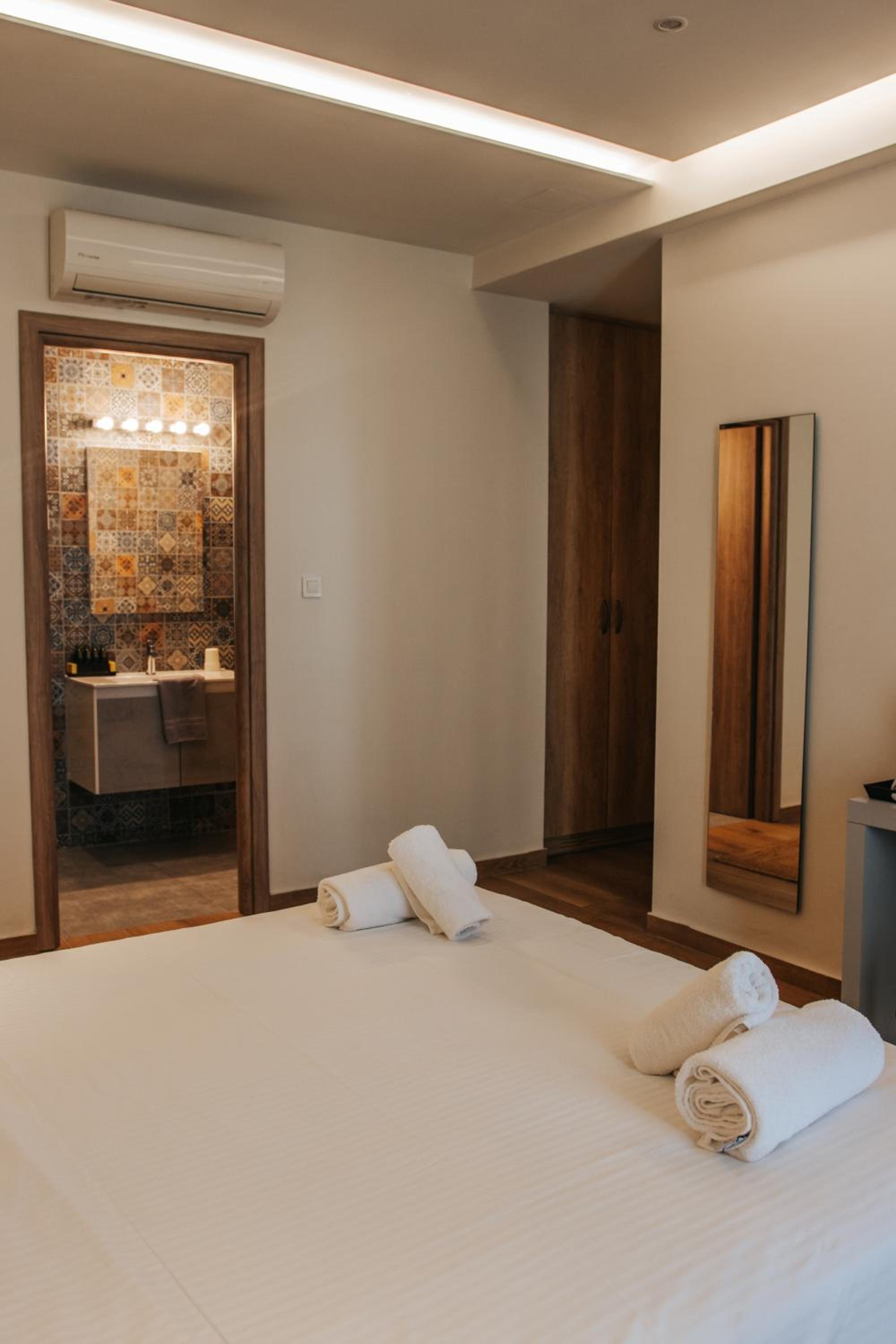 Deluxe Double Room with Balcony photo 1