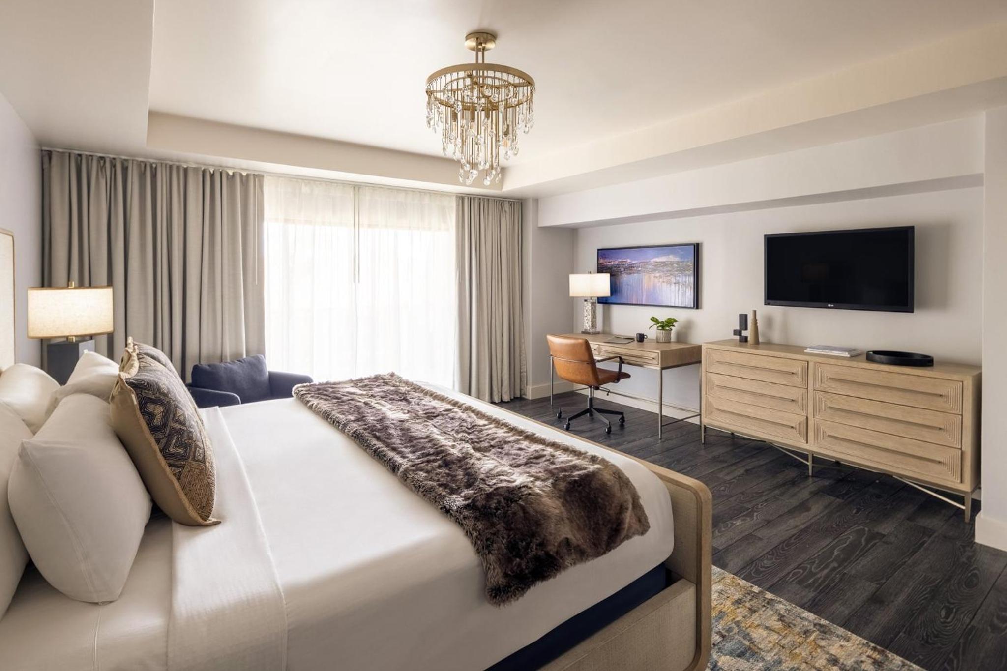 One-Bedroom Suite with Balcony and Courtyard View - Photo 1