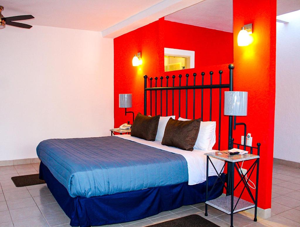 Standard King Room photo 3