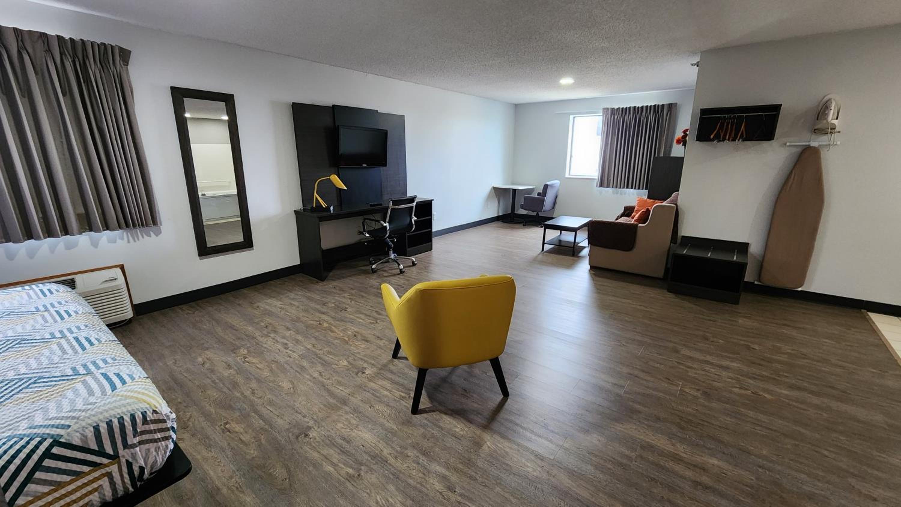 King Suite with Spa Bath - Non-Smoking