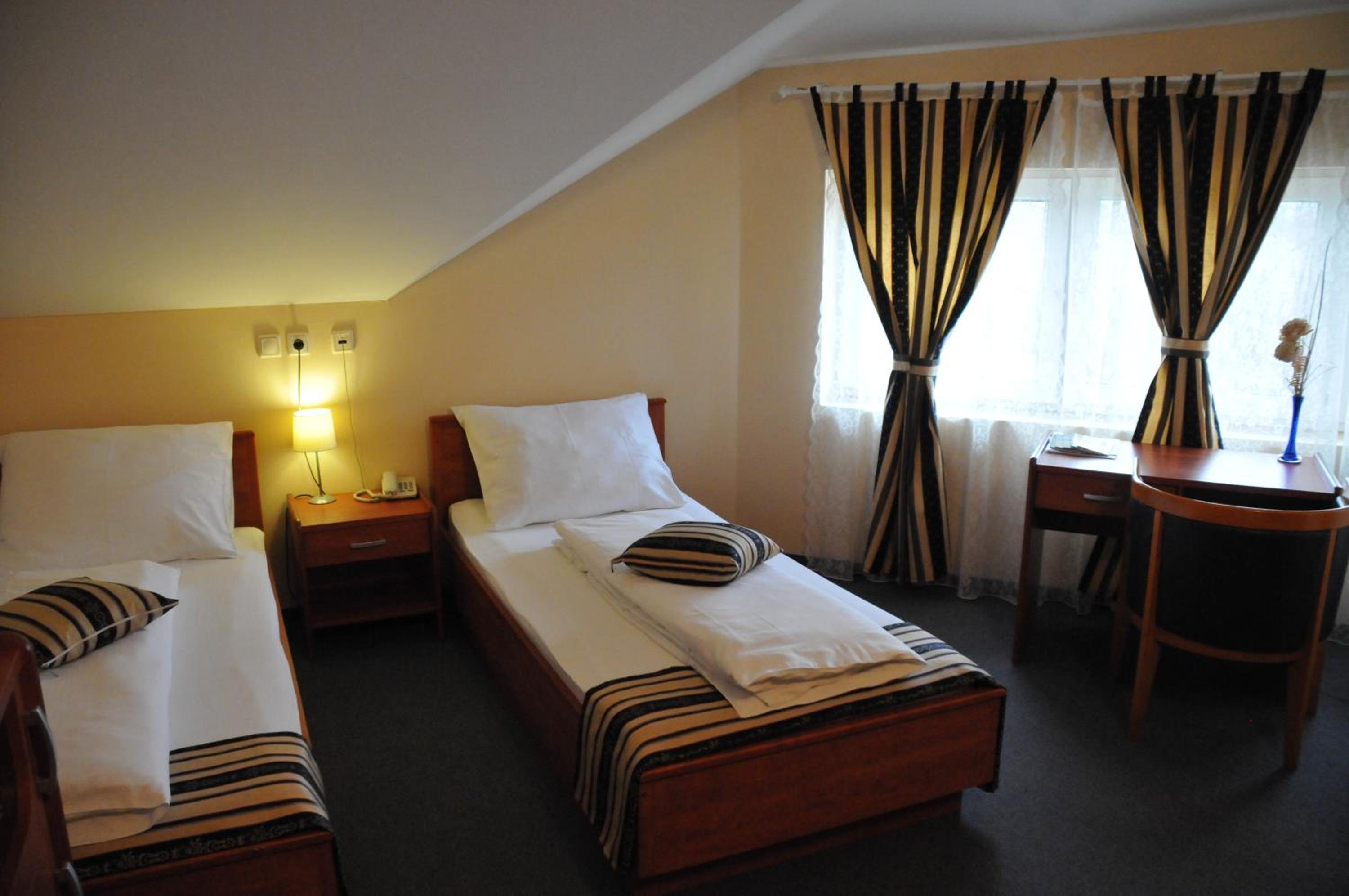 Twin Room - Photo 5