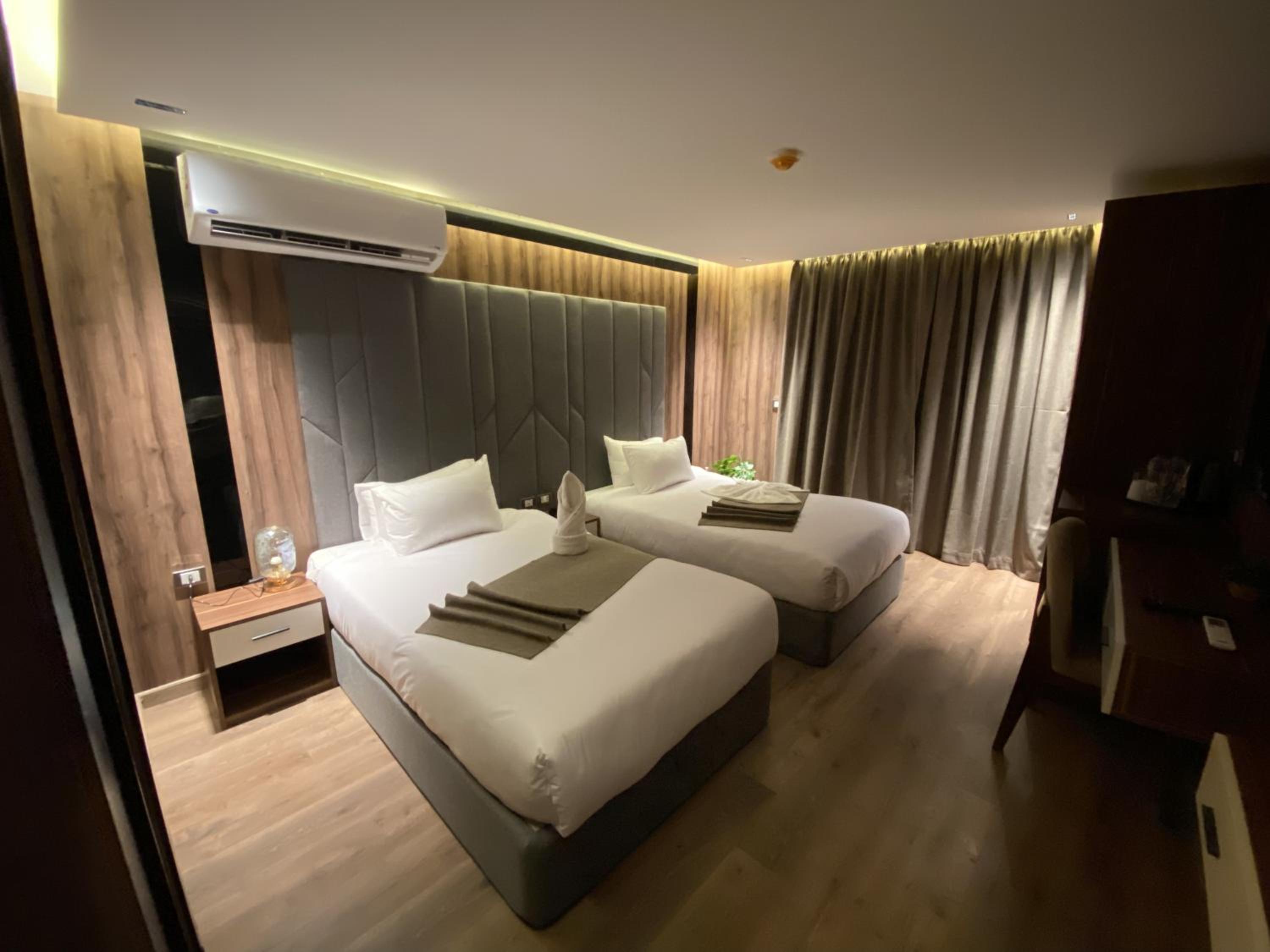 Twin Room with Pyramids View & Balcony photo 2