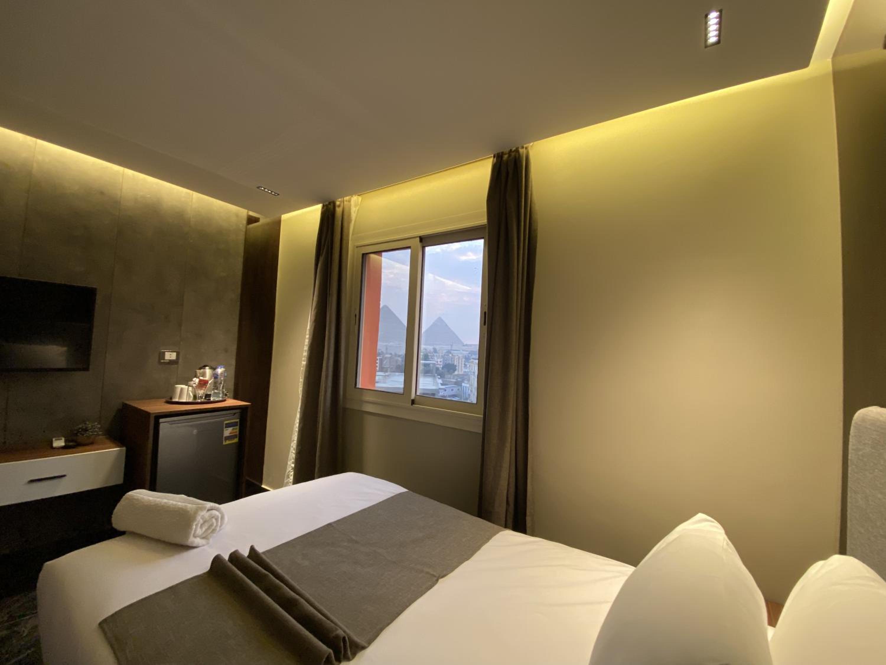 Superior Double Room With Pyramids View photo 2