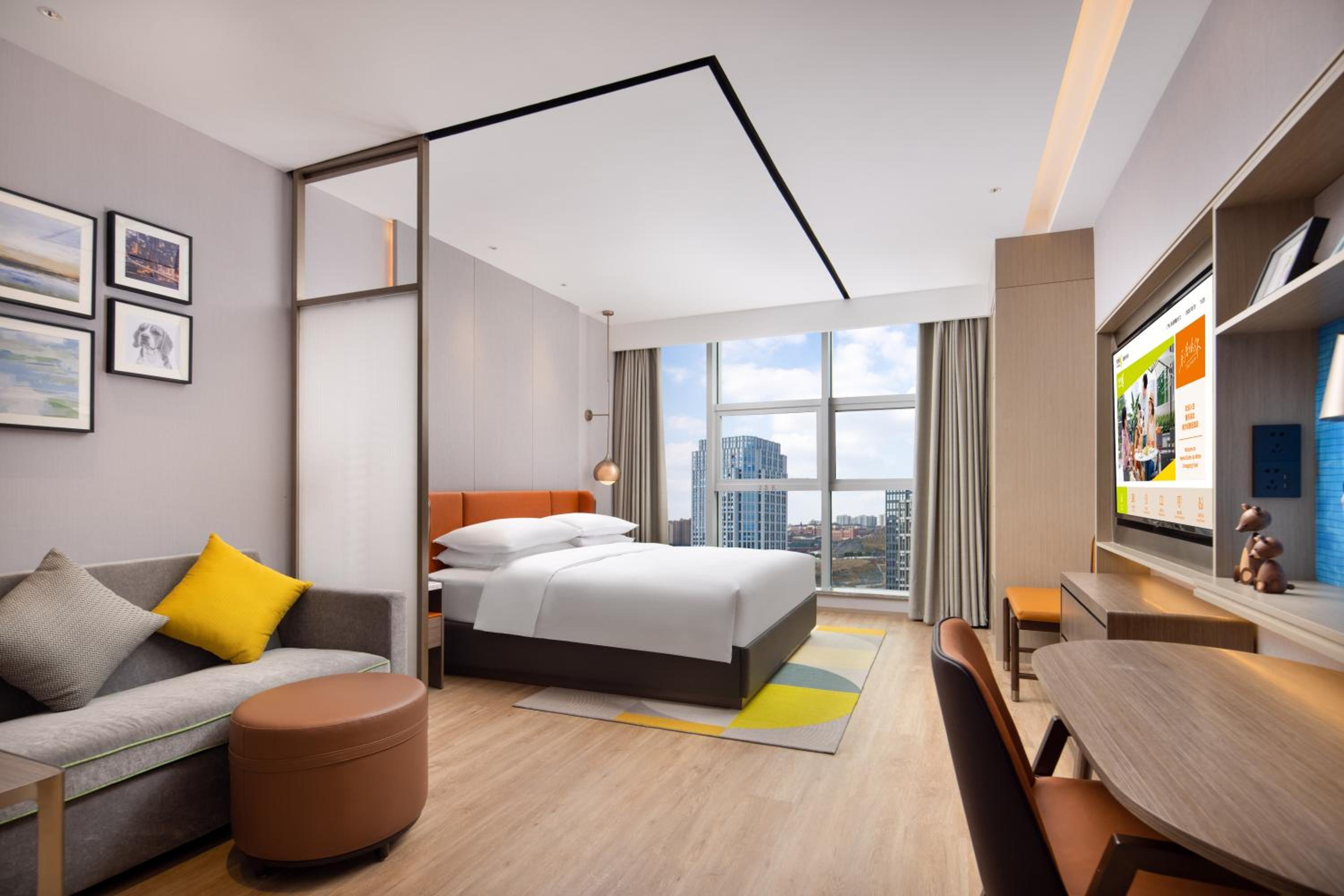 Deluxe King Room photo 1