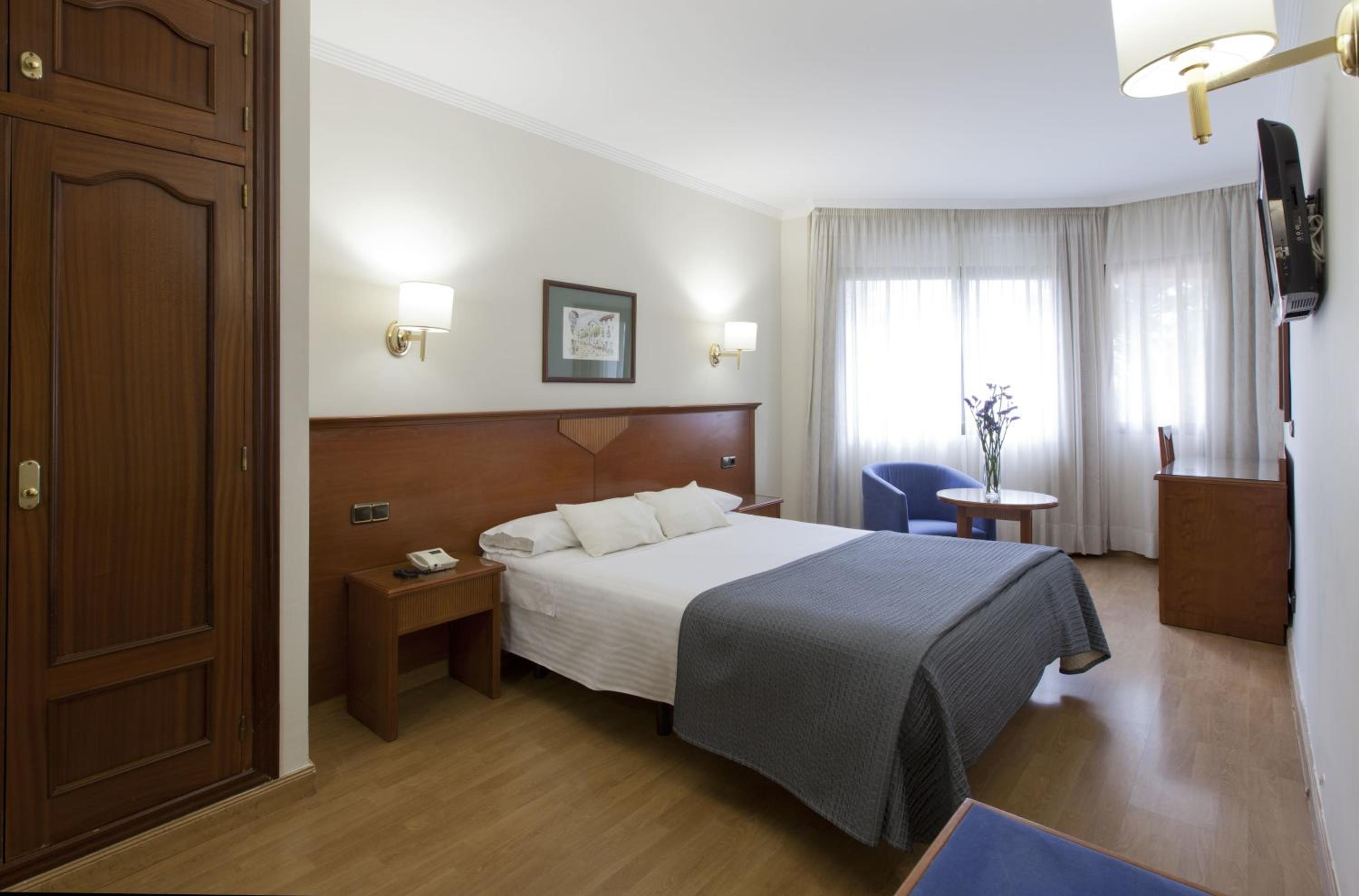 Double or Twin Room - Photo 1