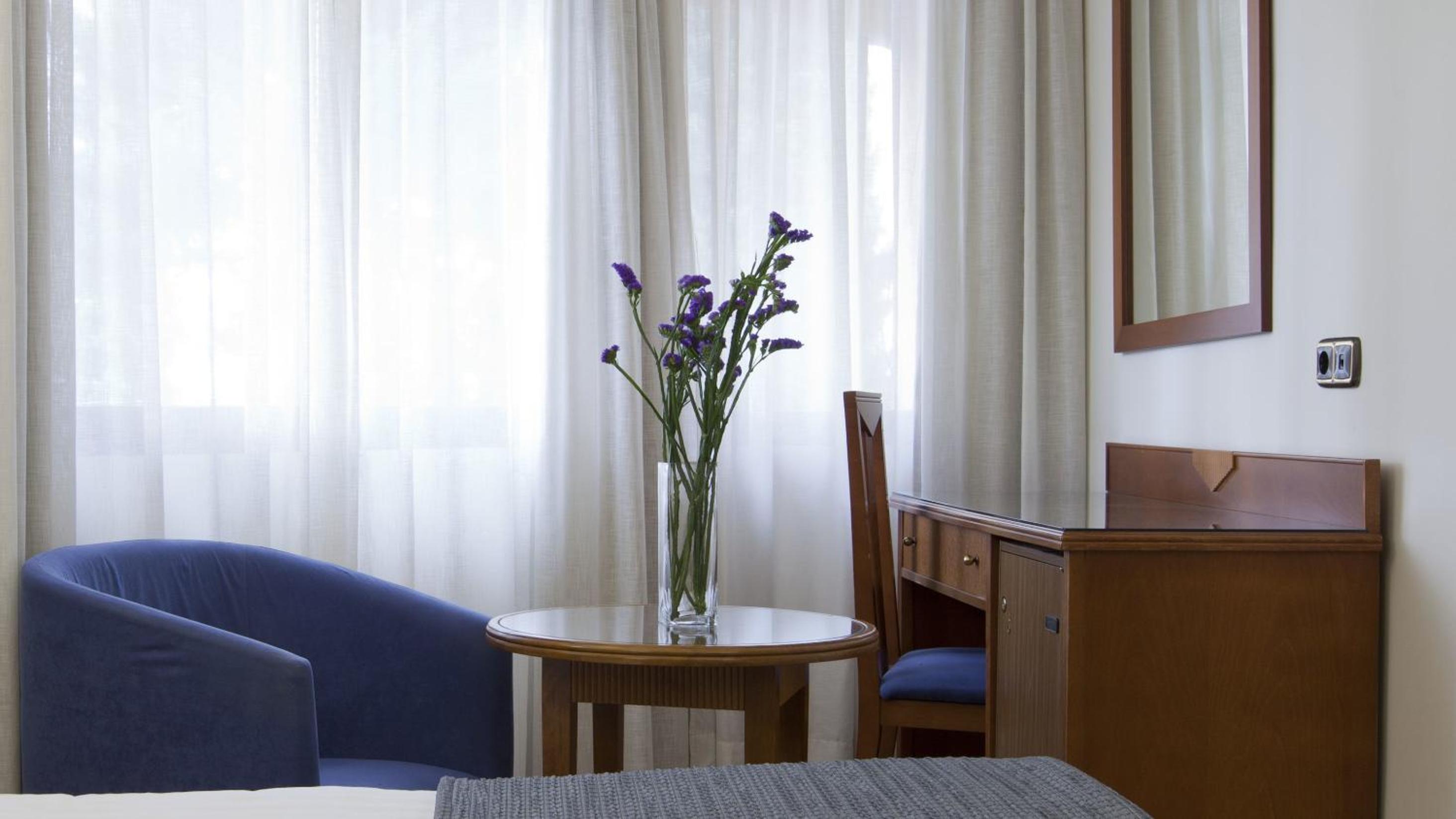 Double or Twin Room - Photo 2