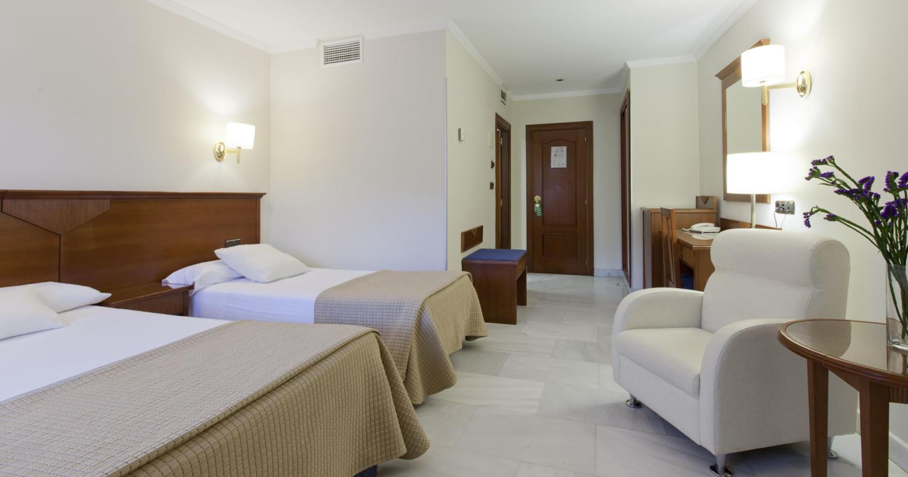 Triple Room (3 Adults) - Photo 3