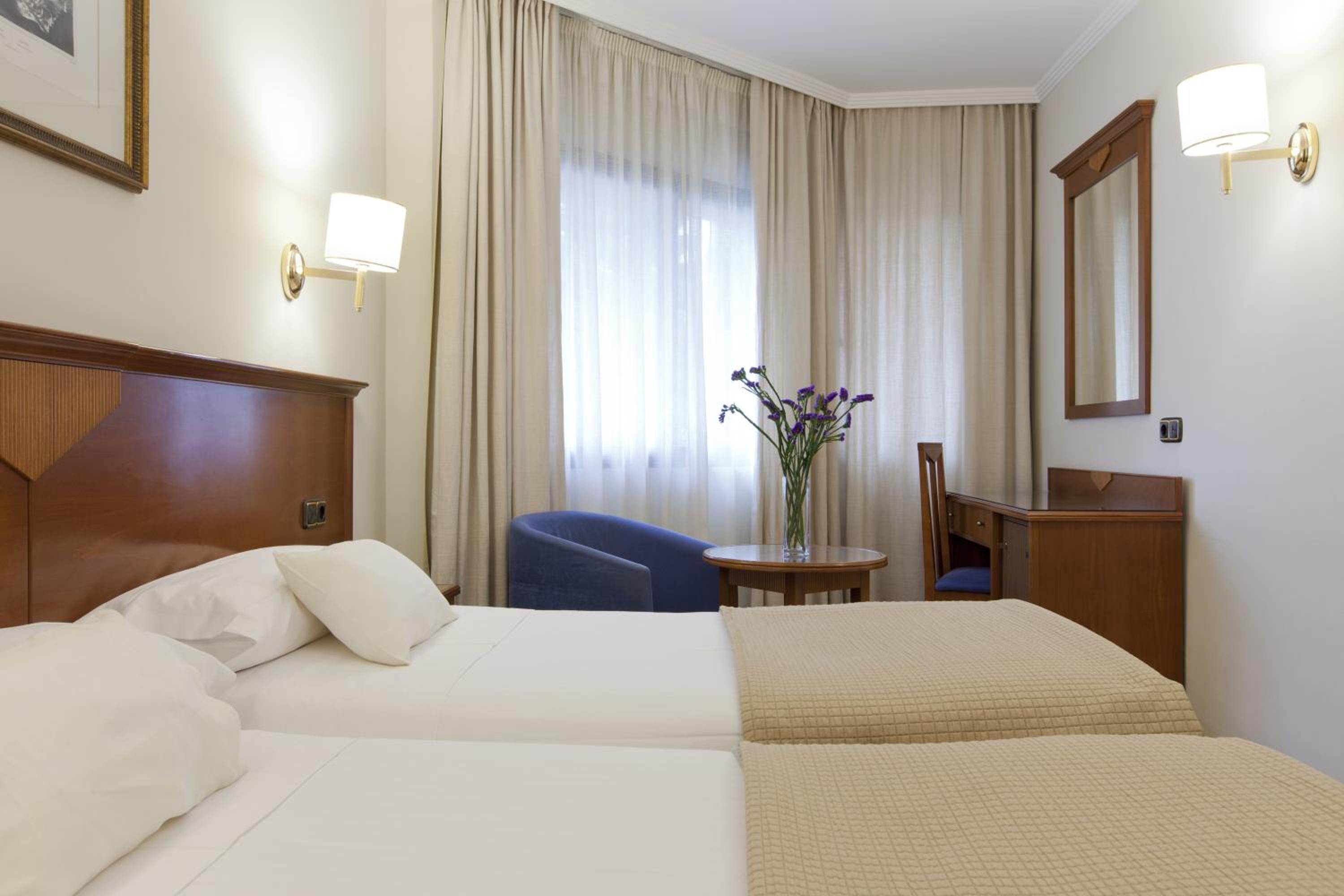 Double or Twin Room - Photo 23