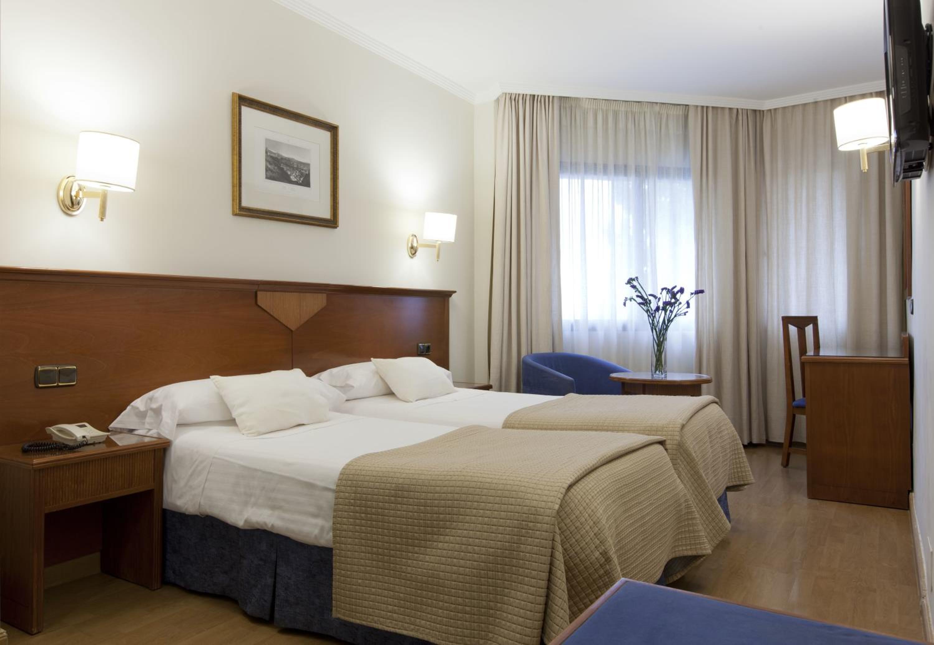 Double or Twin Room - Photo 10