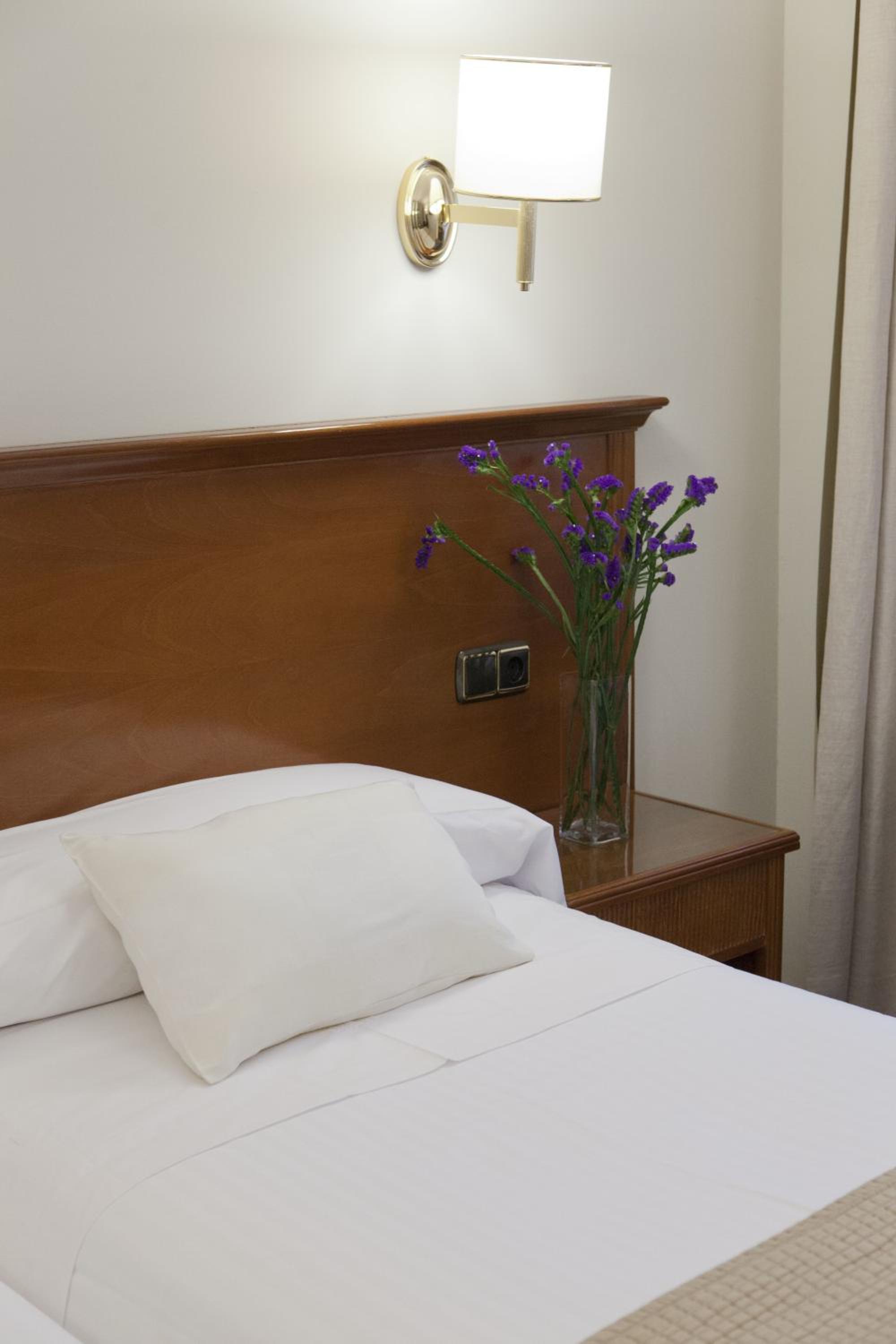 Double or Twin Room - Photo 17