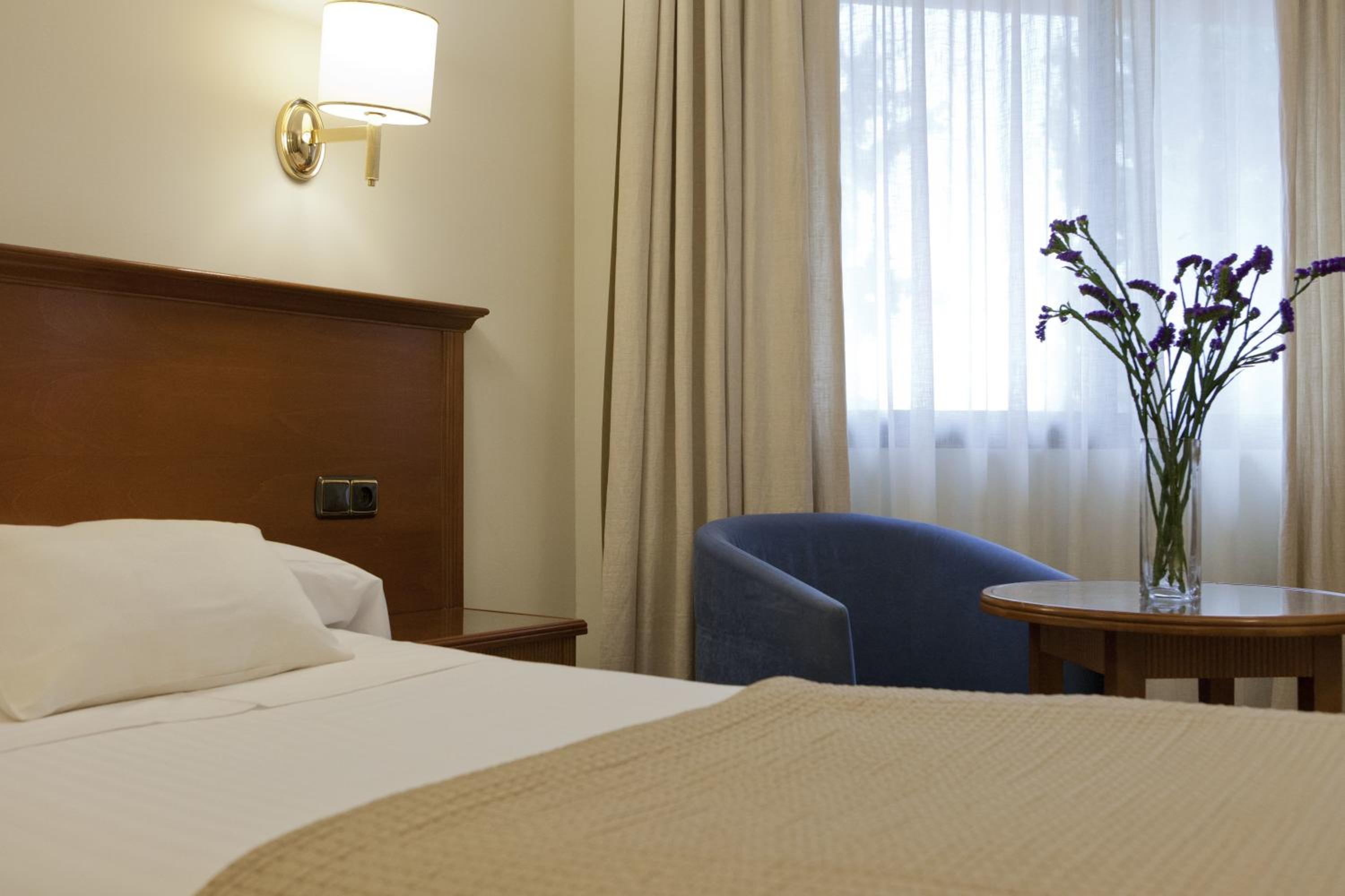 Double or Twin Room - Photo 5
