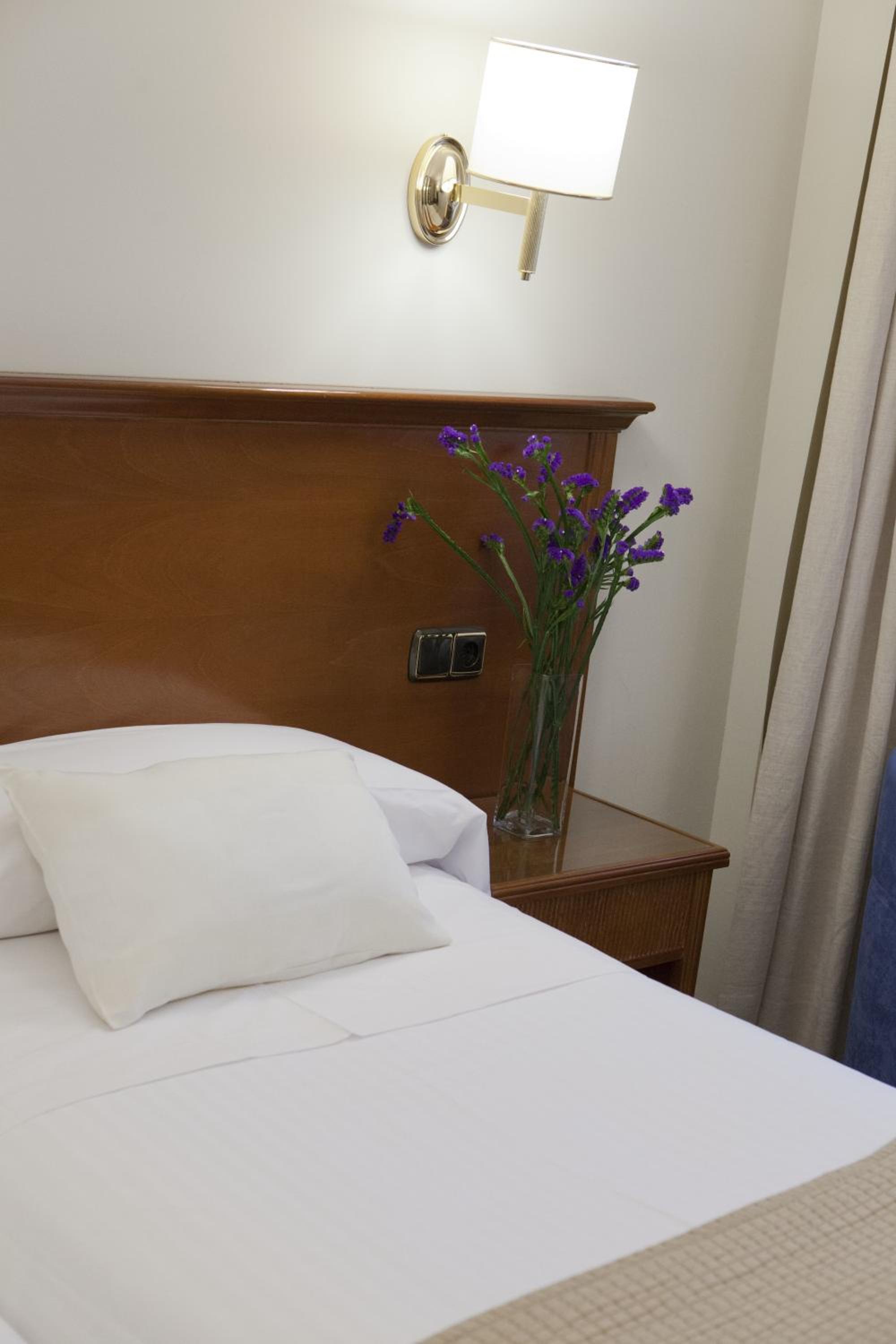 Double or Twin Room - Photo 3