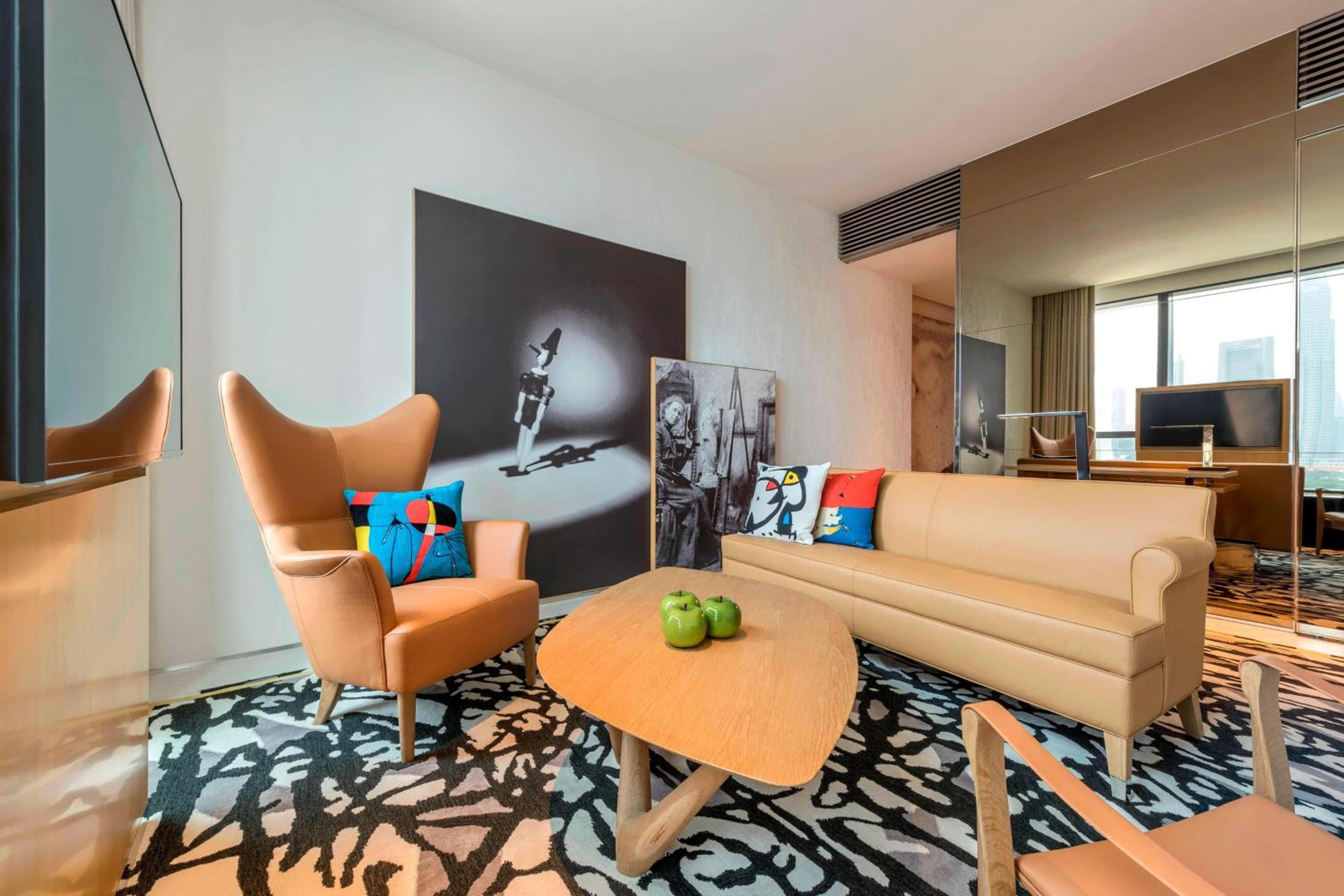 Deluxe Suite, Executive Lounge Access, 1 King