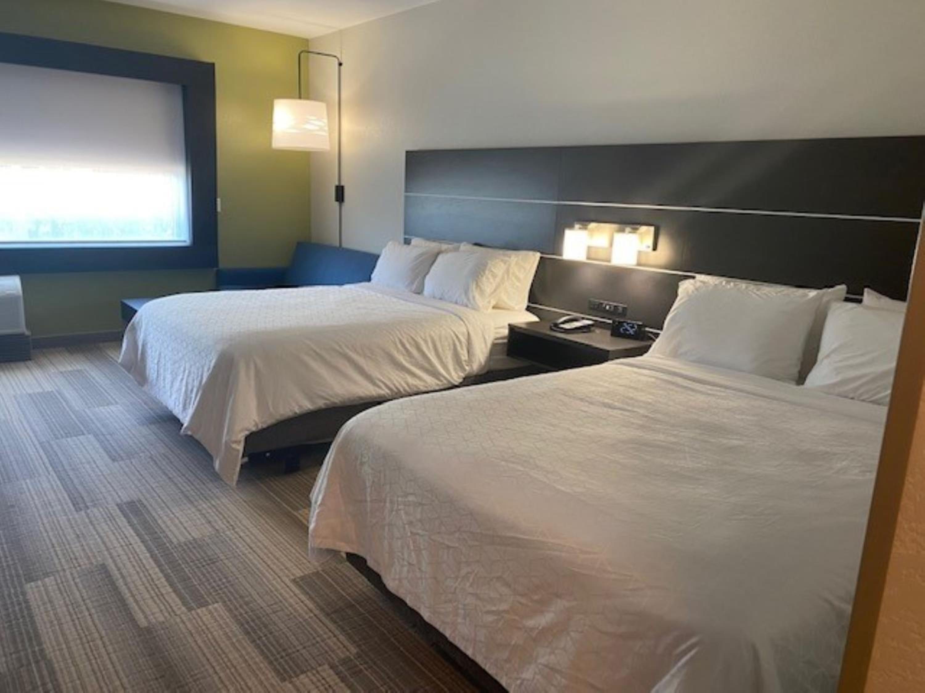 Standard Queen Room with Two Queen Beds and Mobility Accessible Tub