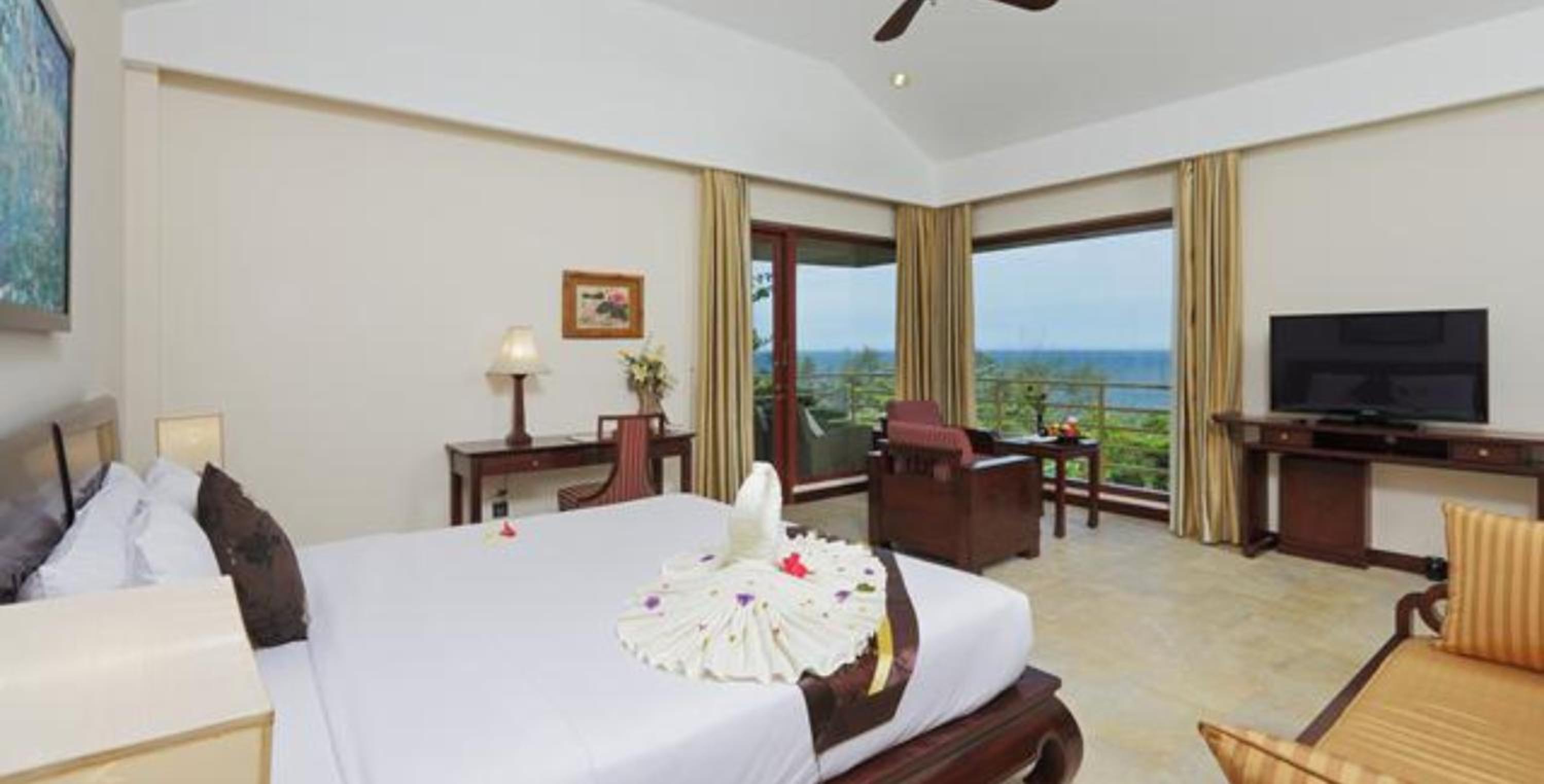 Deluxe Suite - Photo 6