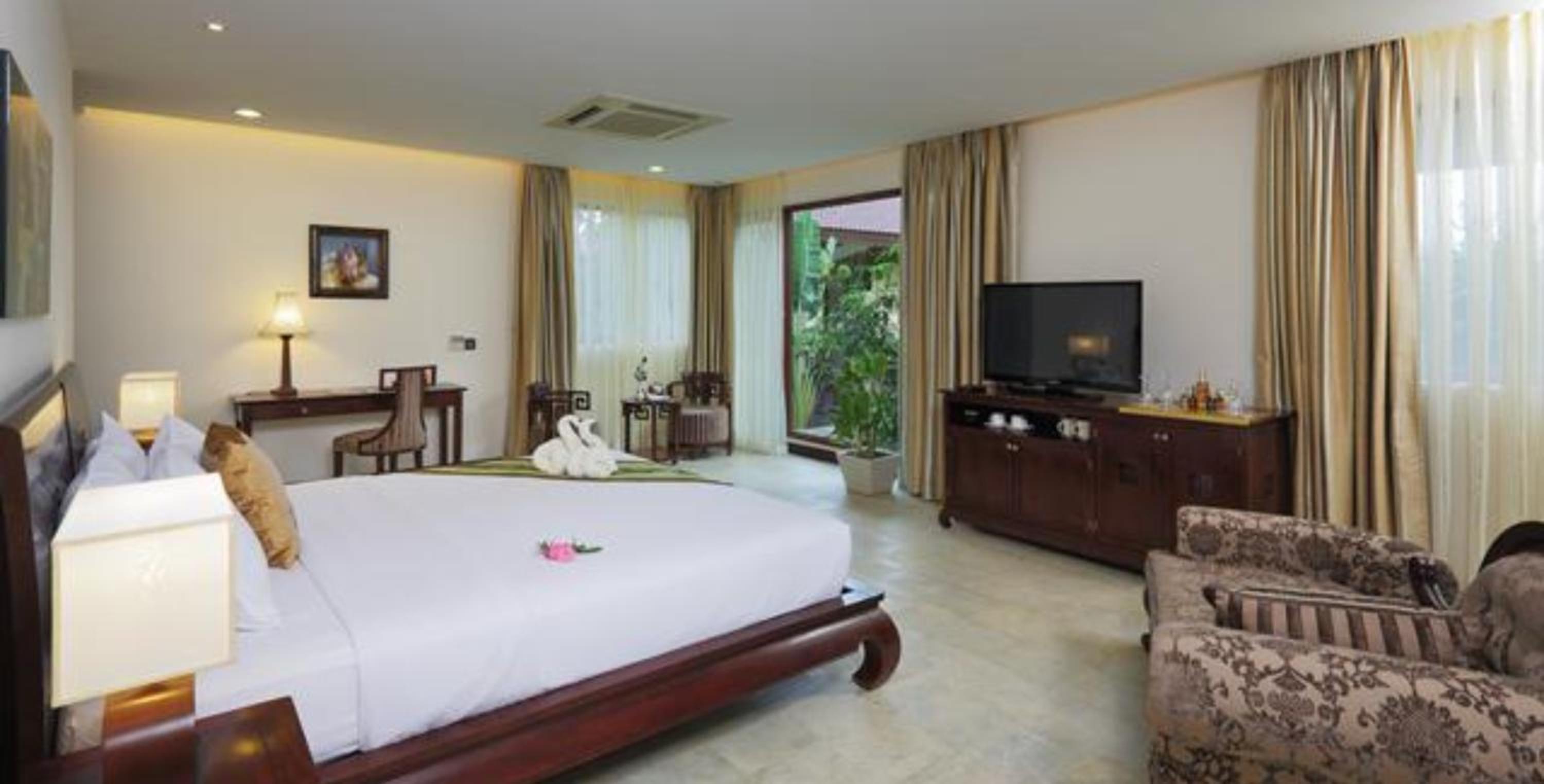 Deluxe Suite - Photo 7