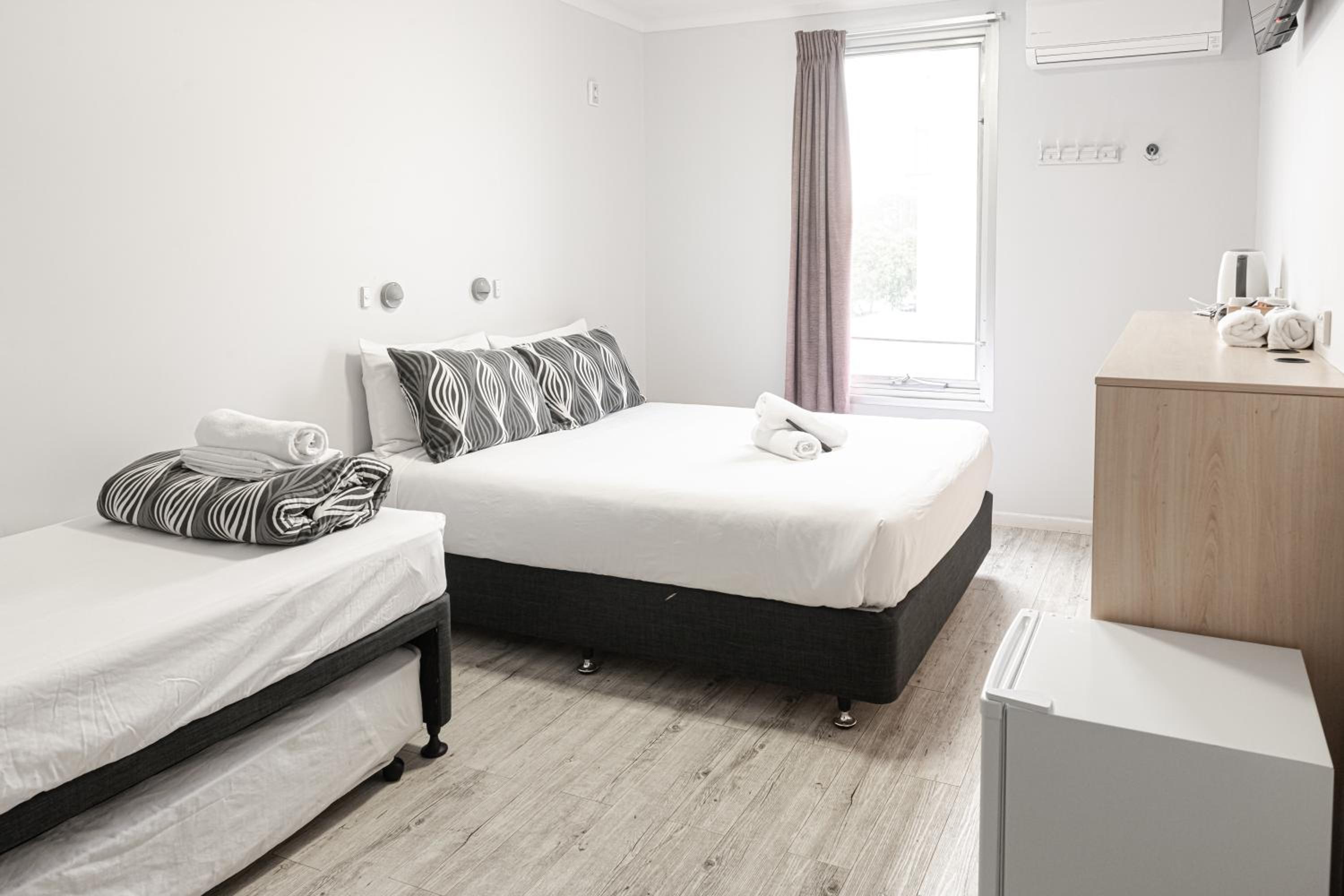Double or Twin Room with Shared Bathroom photo 2