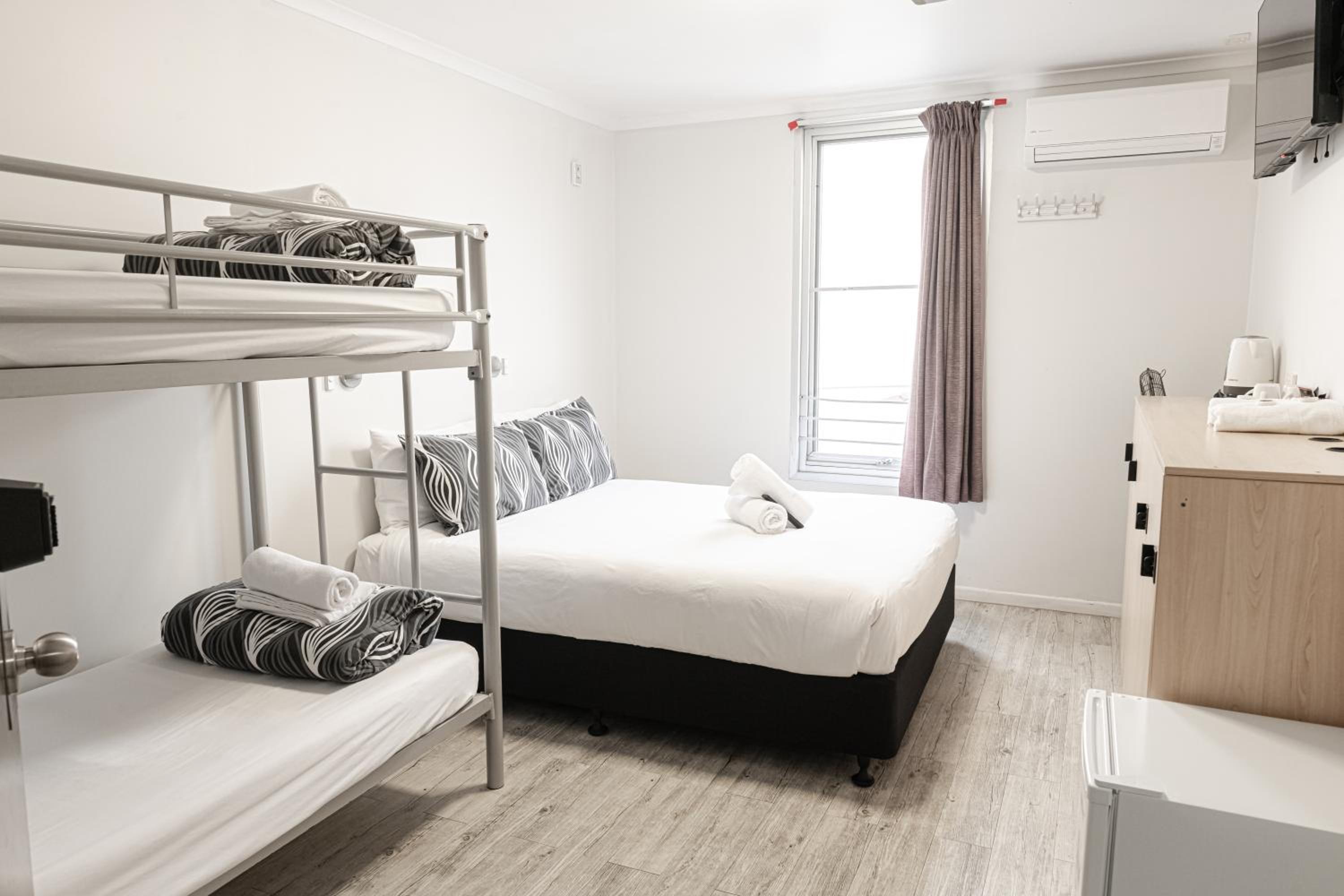Standard Double Room with Shared Bathroom photo 2
