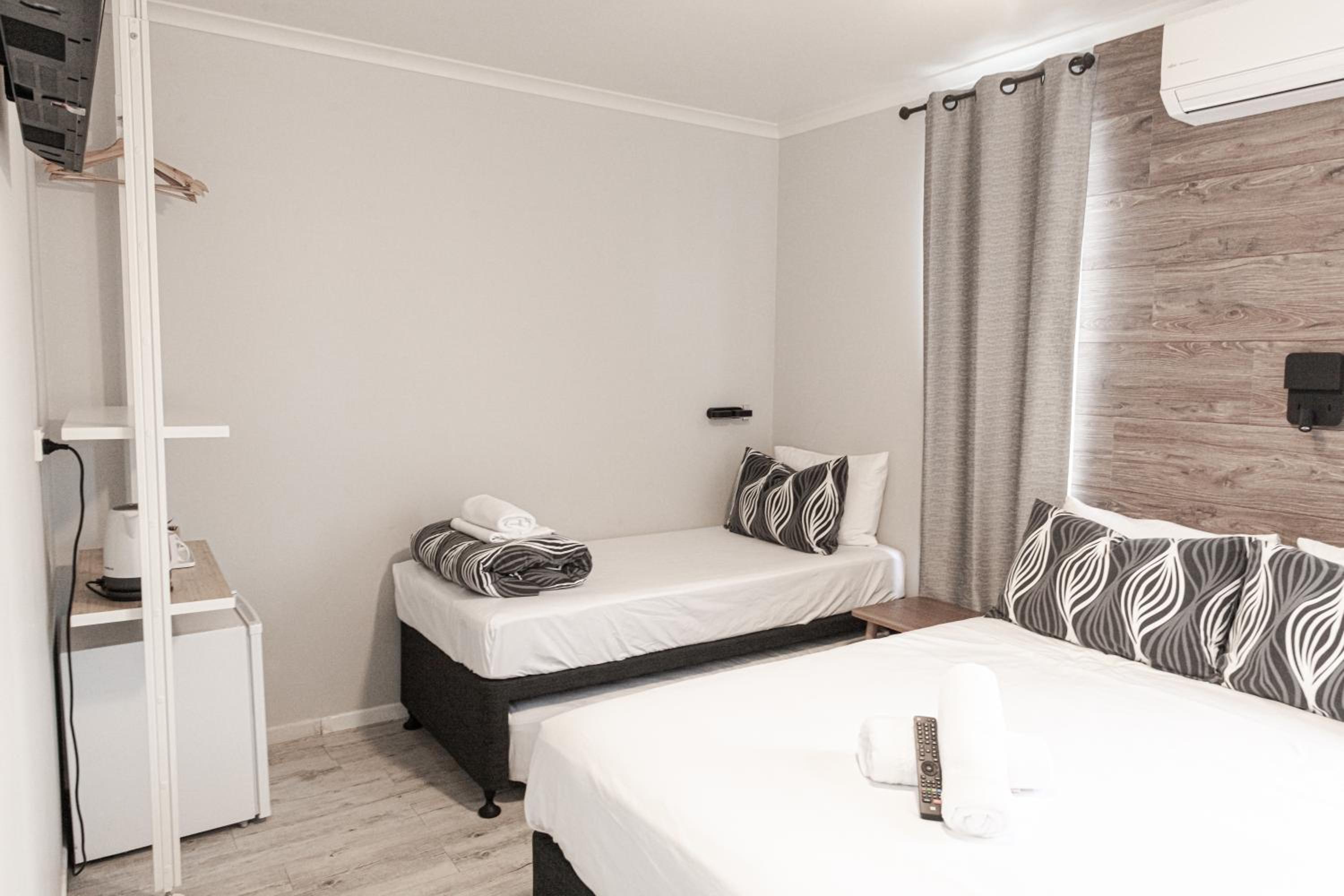 Double or Twin Room with Private Bathroom photo 3