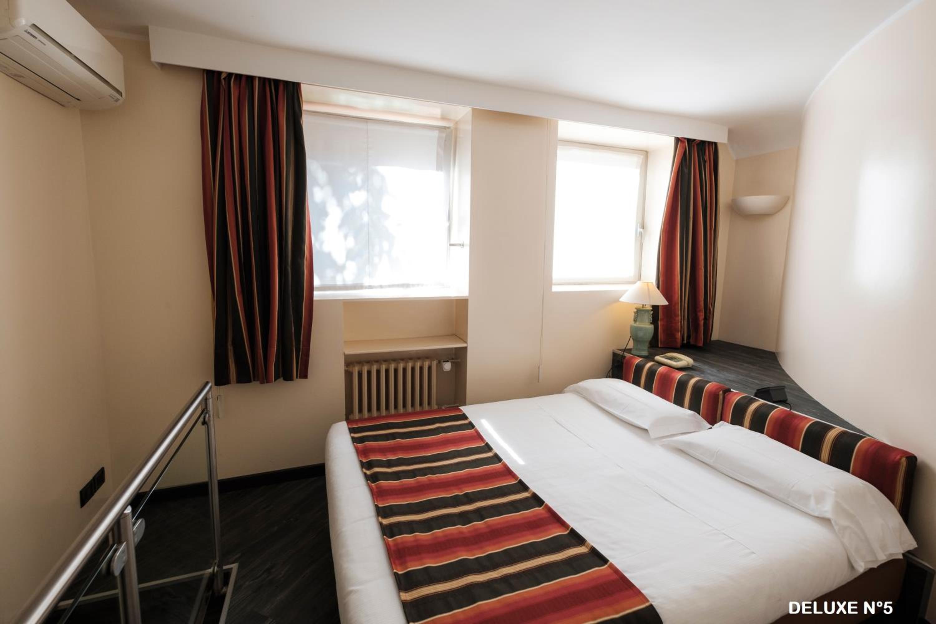 Deluxe One-Bedroom Apartment (4 Adults) photo 1