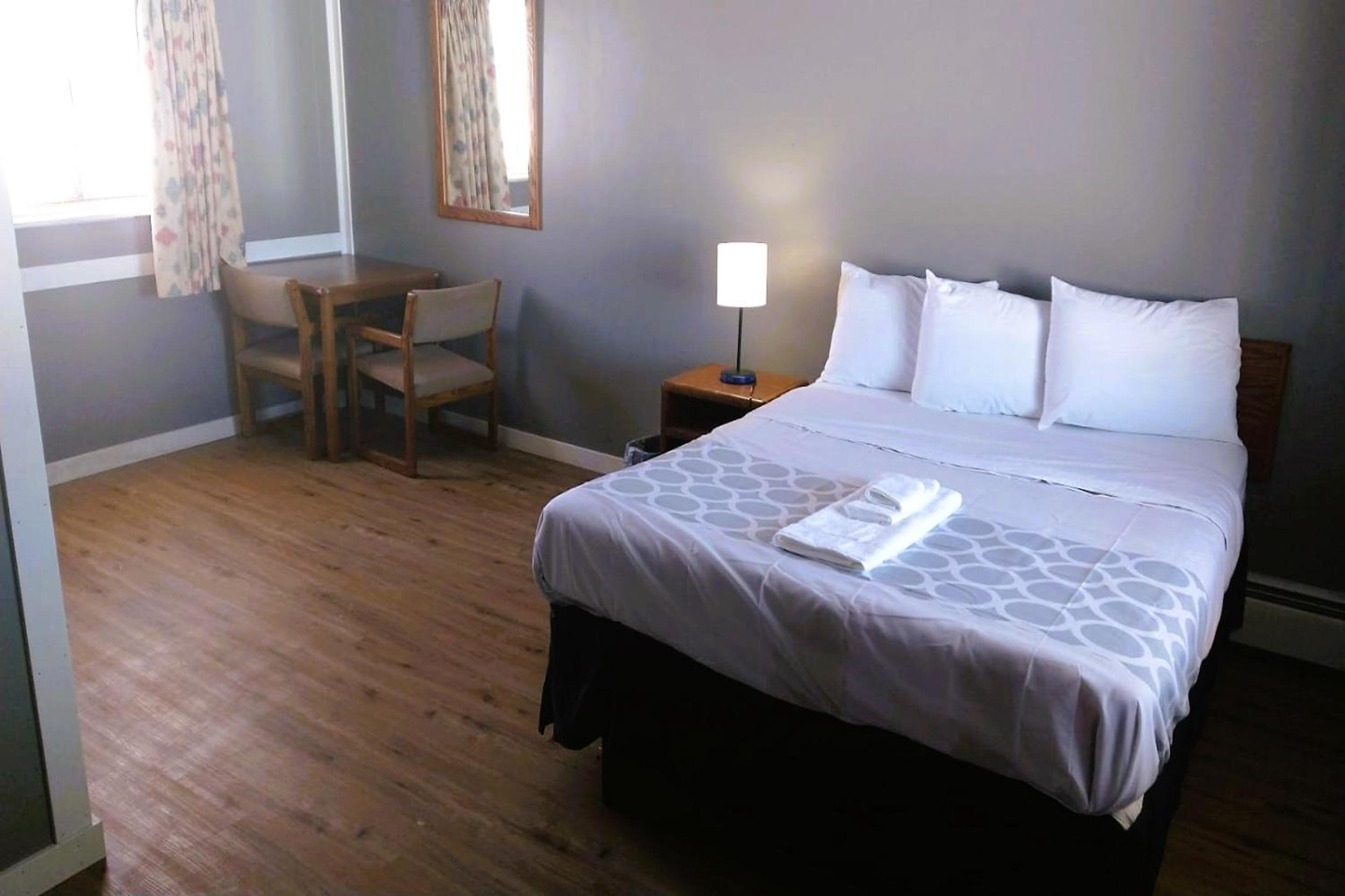 Queen Bed photo 1