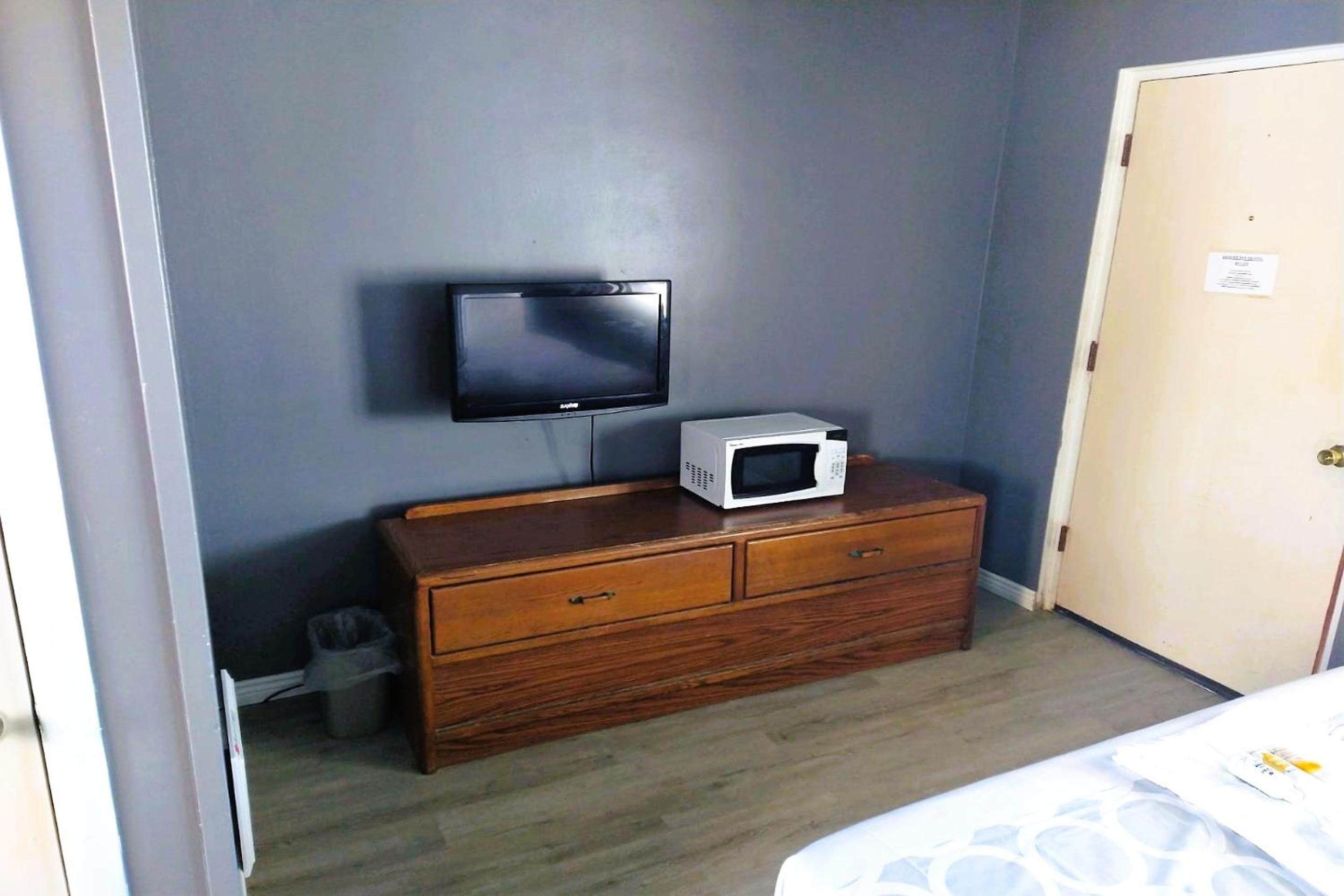 Queen Bed photo 3