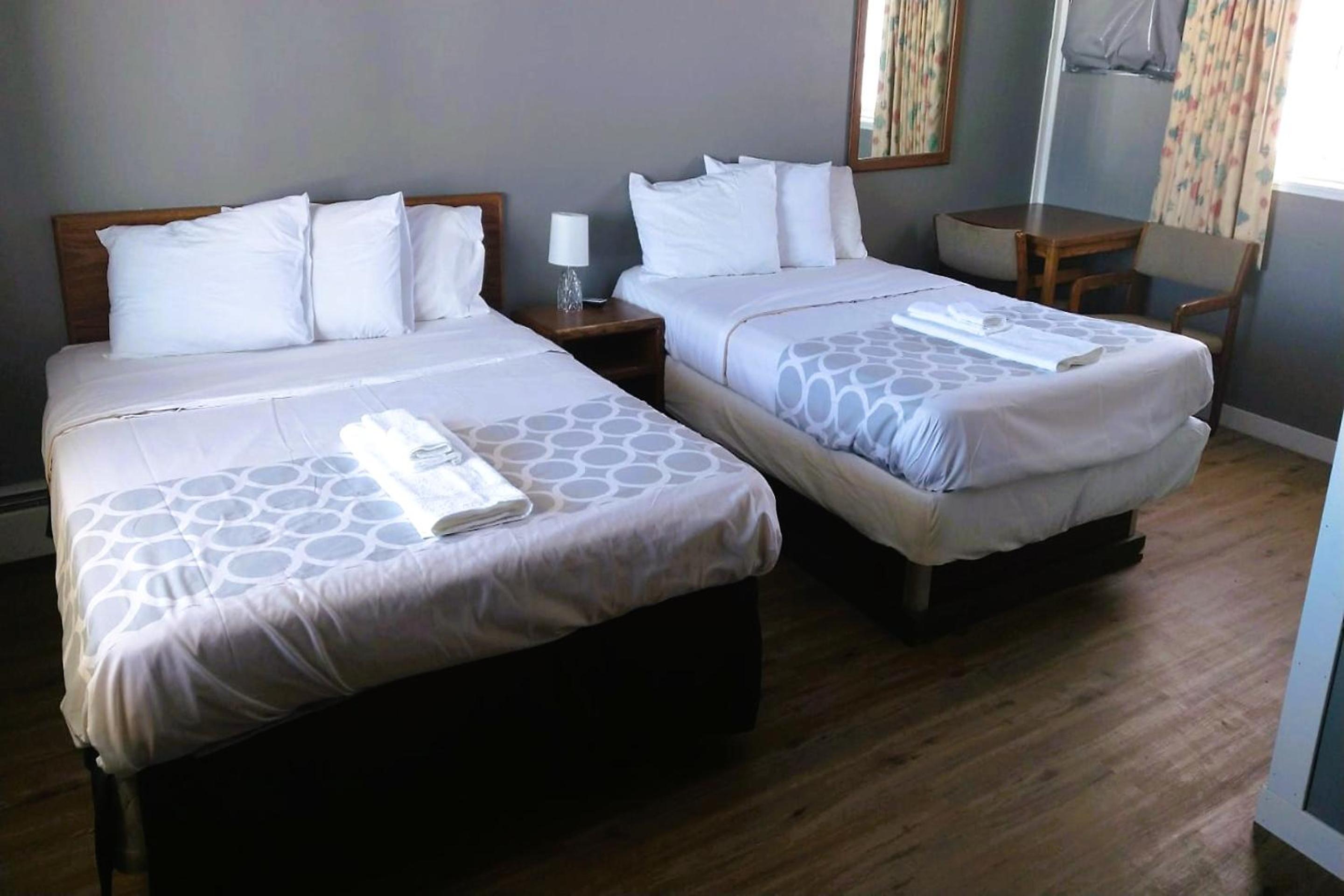 2 Queen Bed photo 1