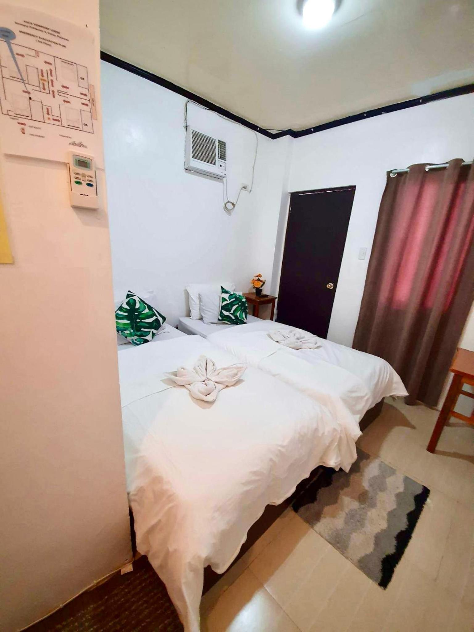 Deluxe Double Room with Balcony - Photo 5