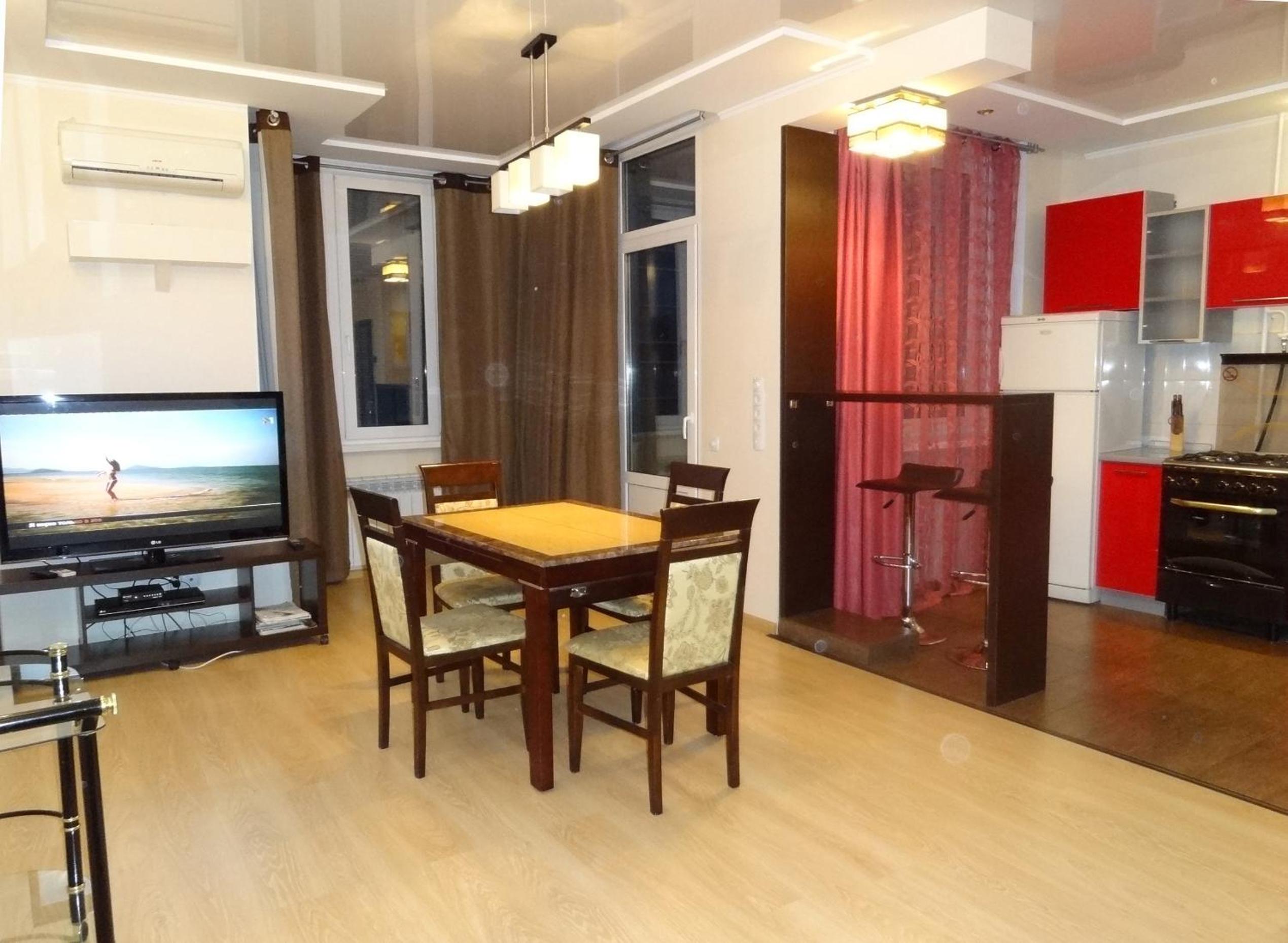 Deluxe One-Bedroom Apartment with City View - Mykhailivska Street 2