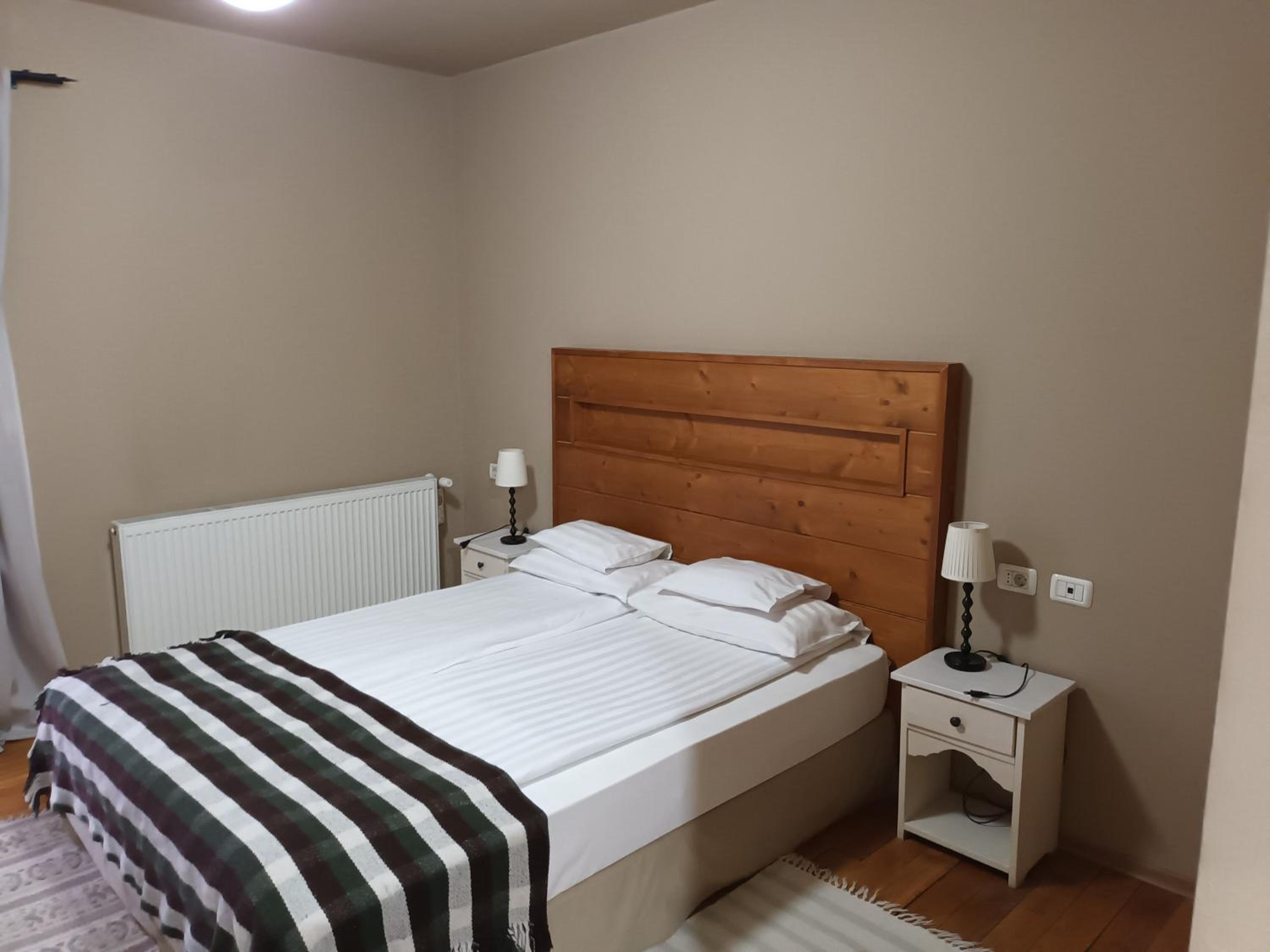 Double Room - Photo 6