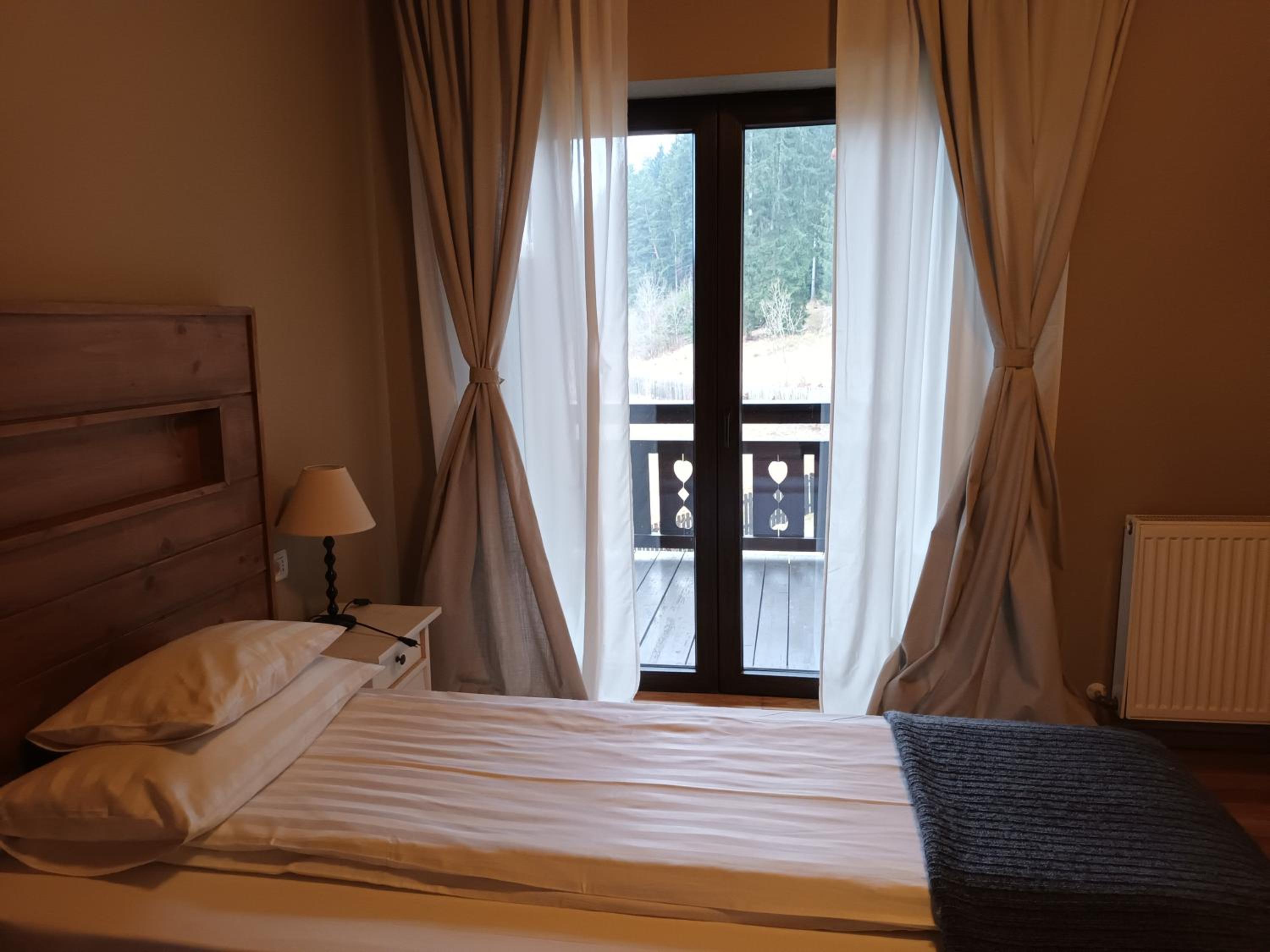 Twin Room - Photo 11