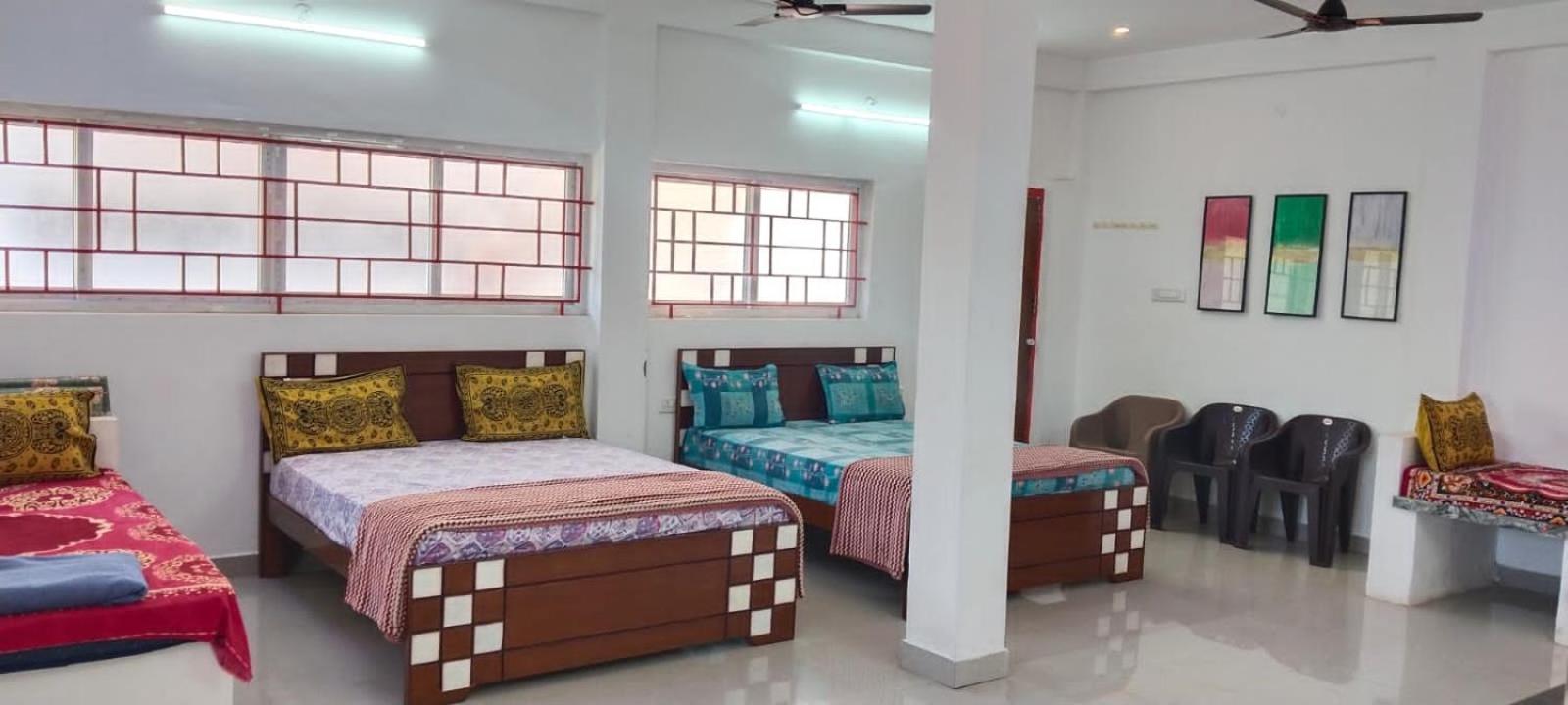 8-Bed Mixed Dormitory Room photo 3