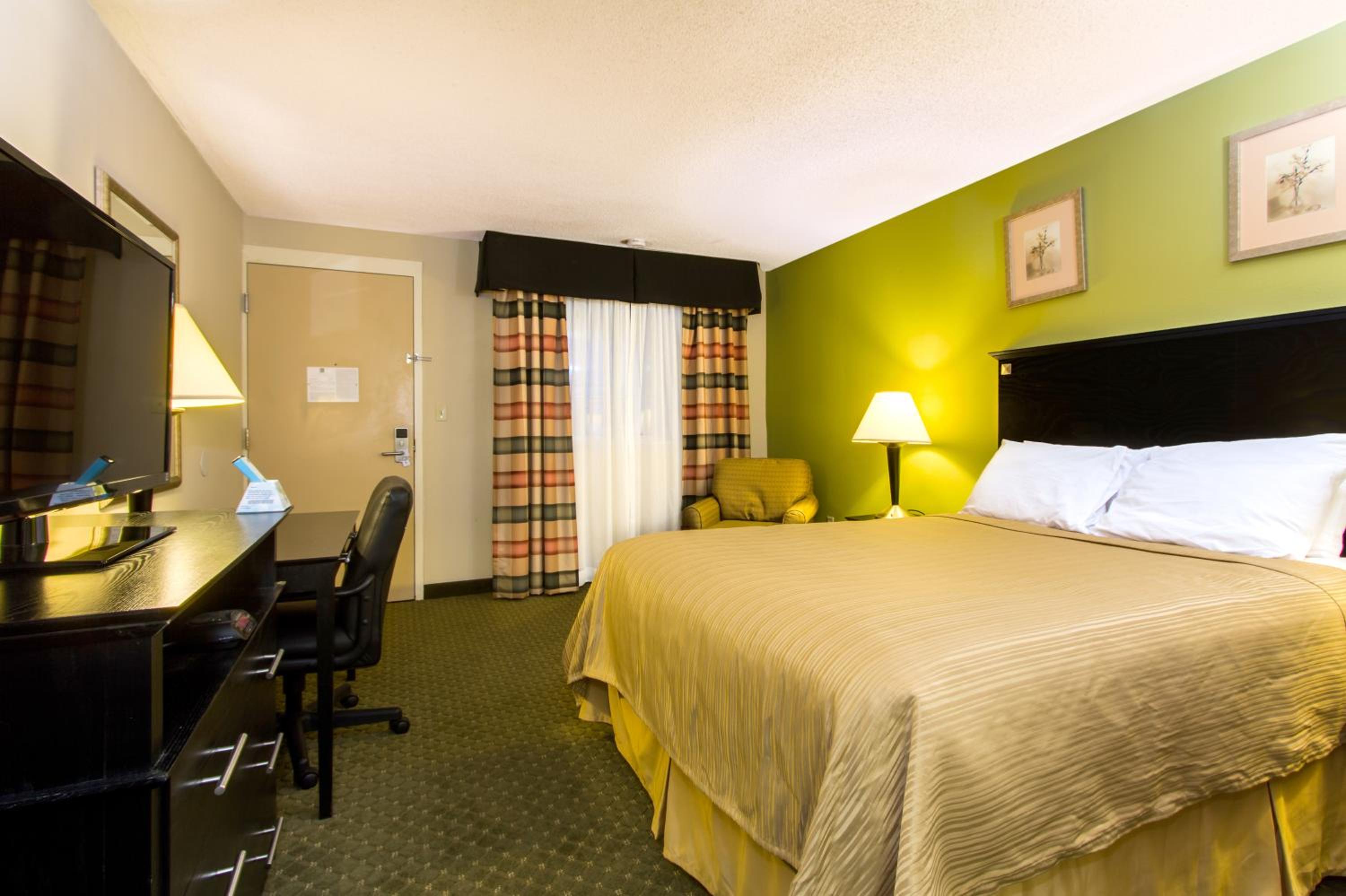 Queen Room - Photo 1