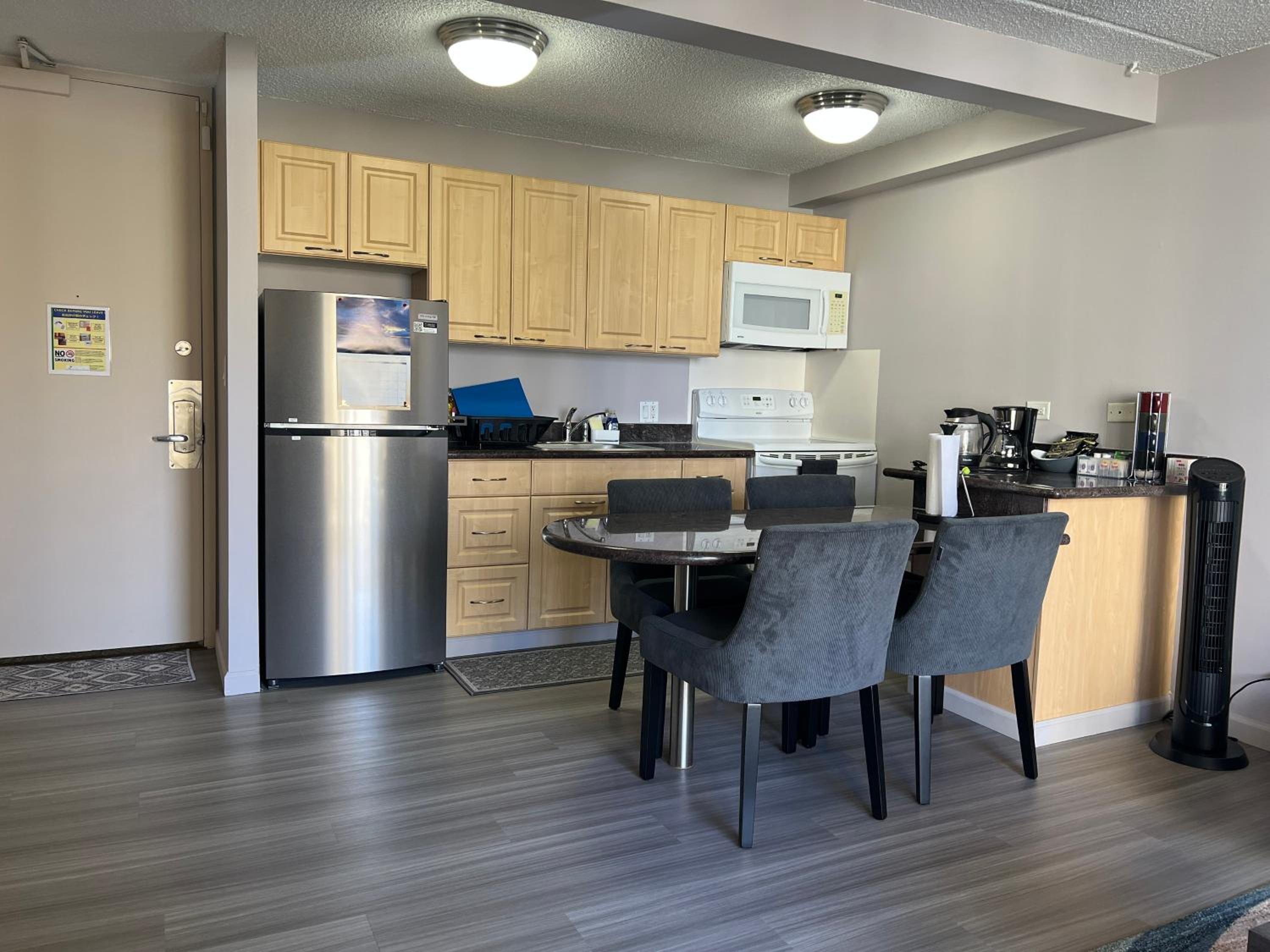 One-Bedroom Apartment thumbnail 6