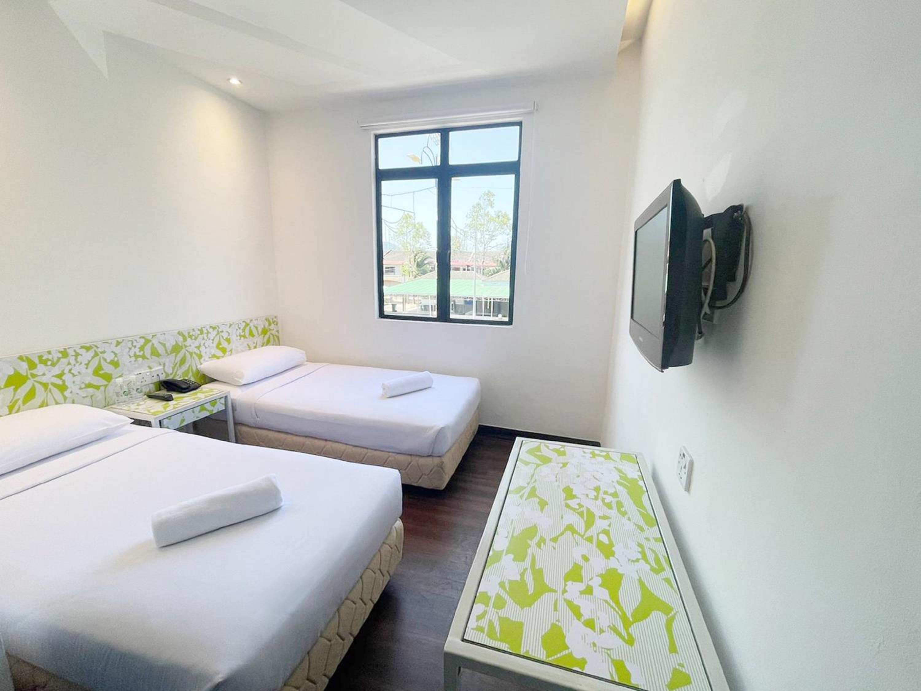 Standard Twin Room - Photo 3