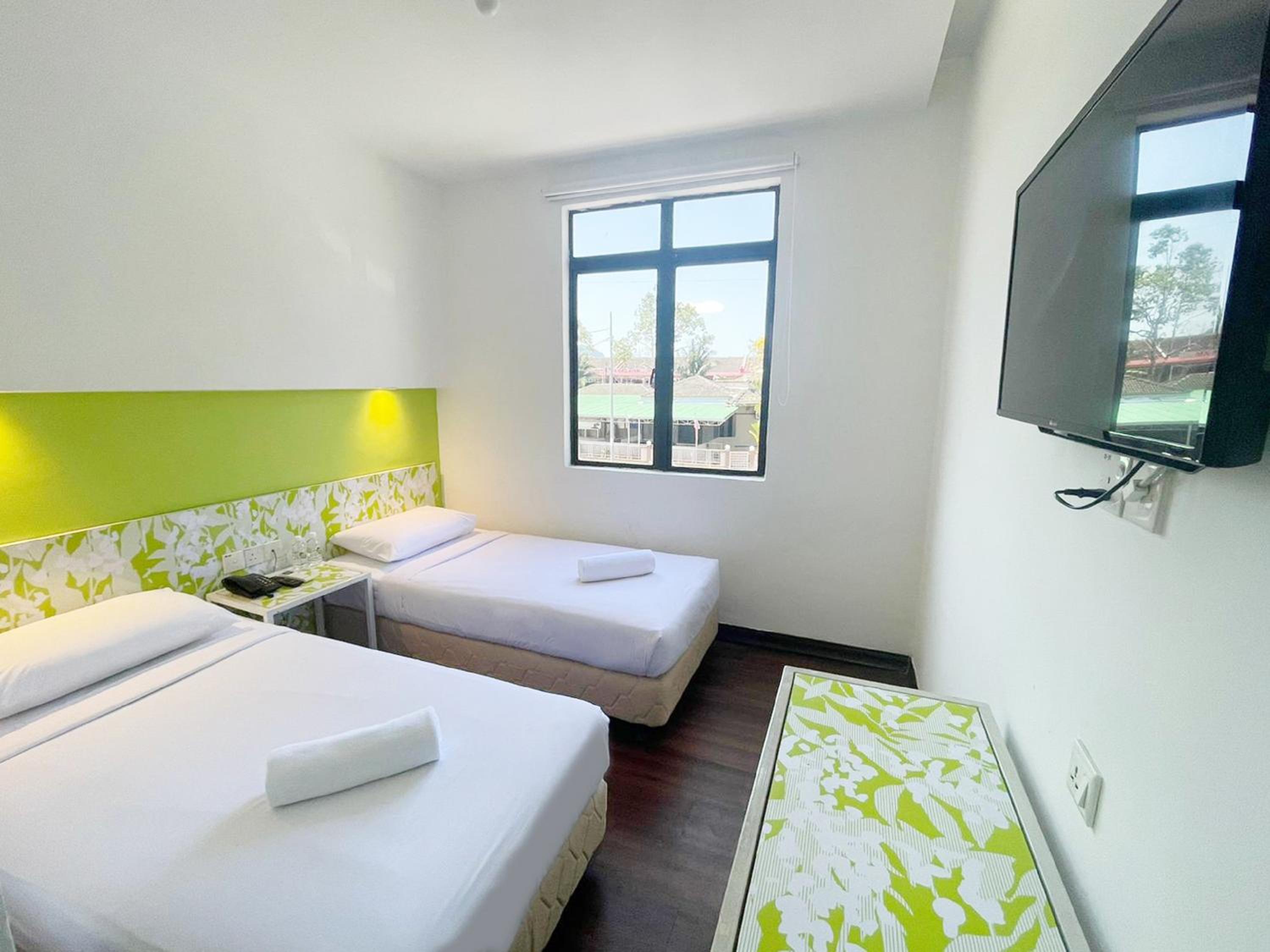 Standard Twin Room - Photo 5