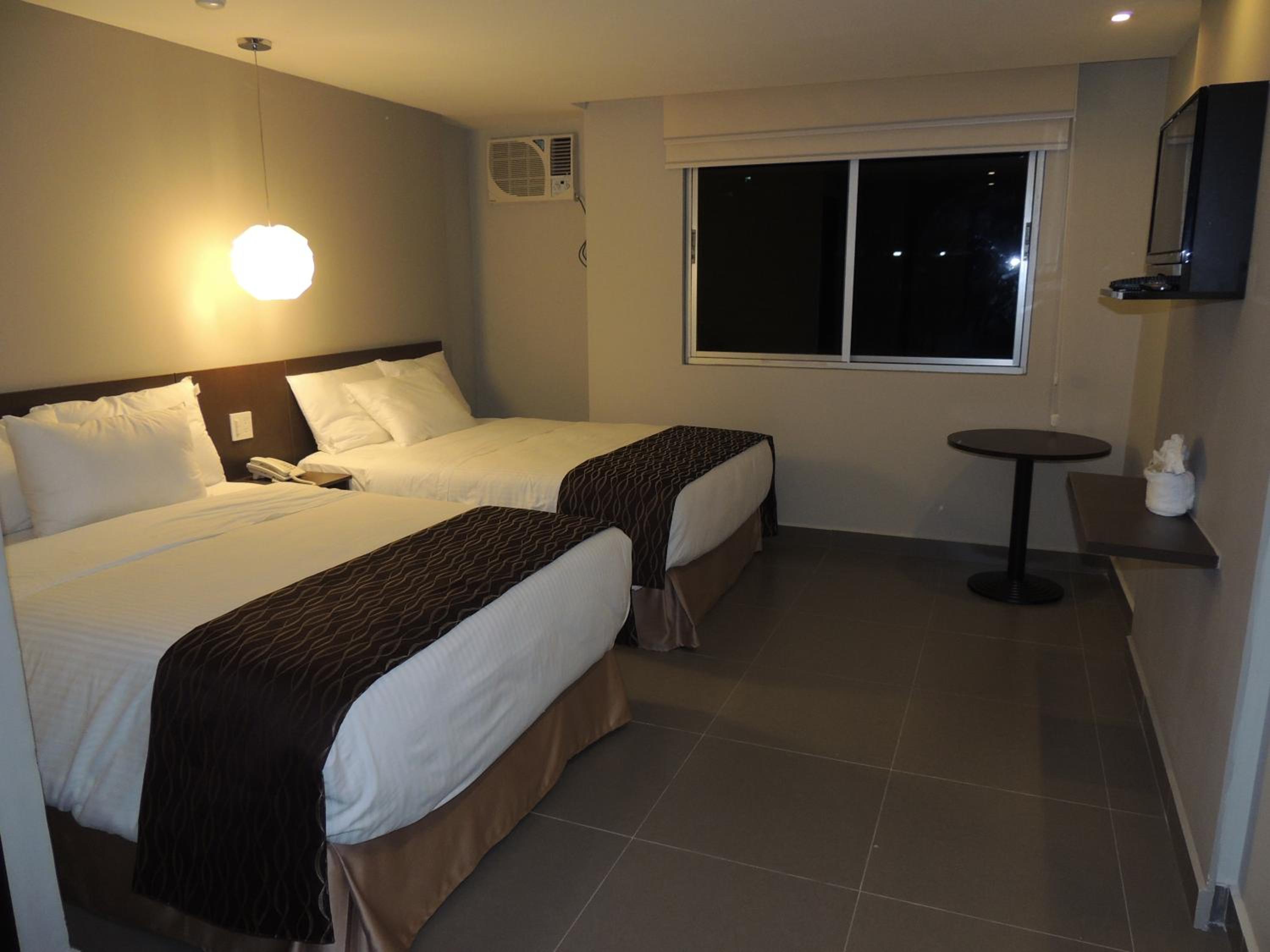 Double Room with Two Double Beds photo 2
