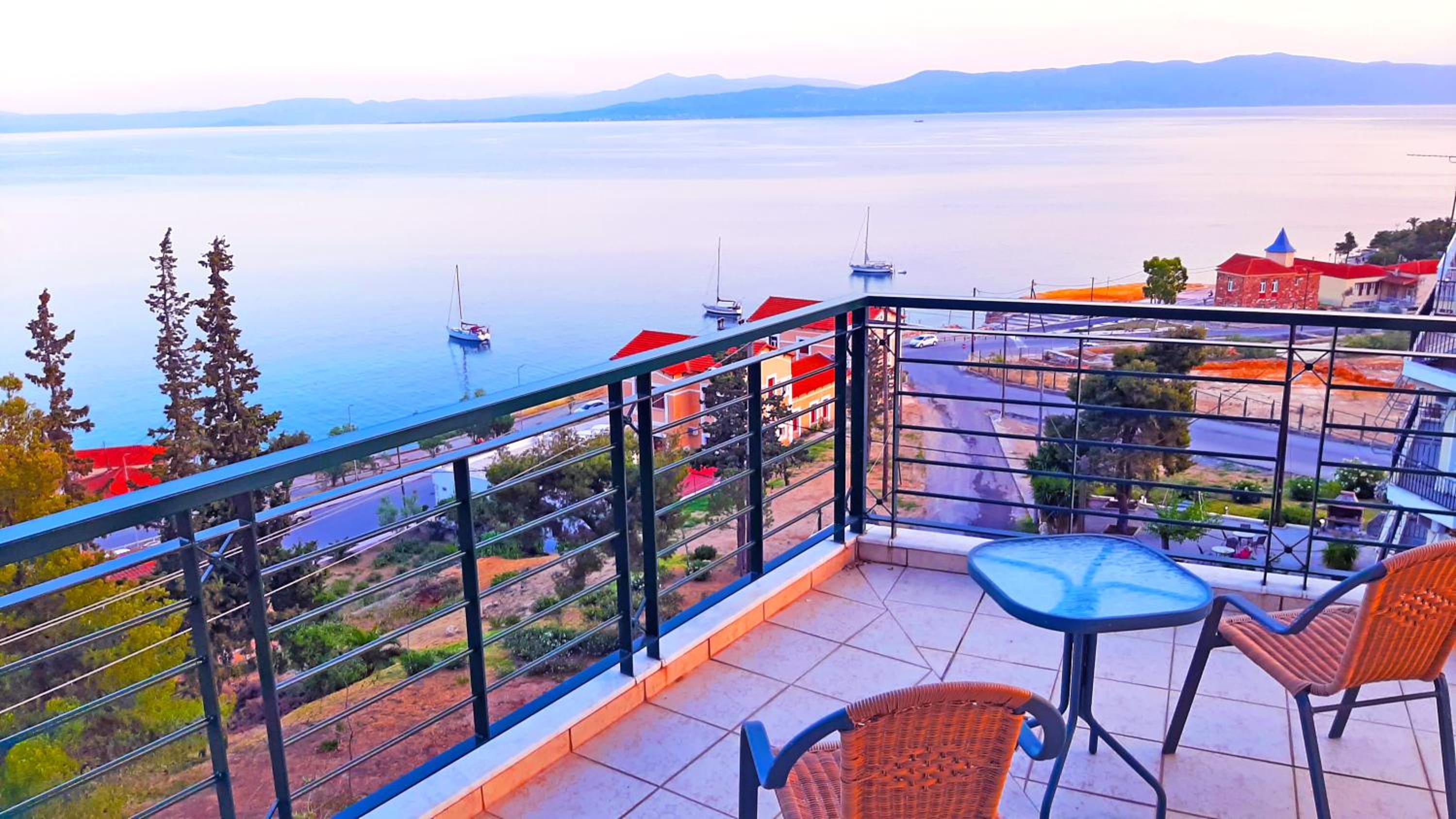 Deluxe Twin Room with Sea View photo 2