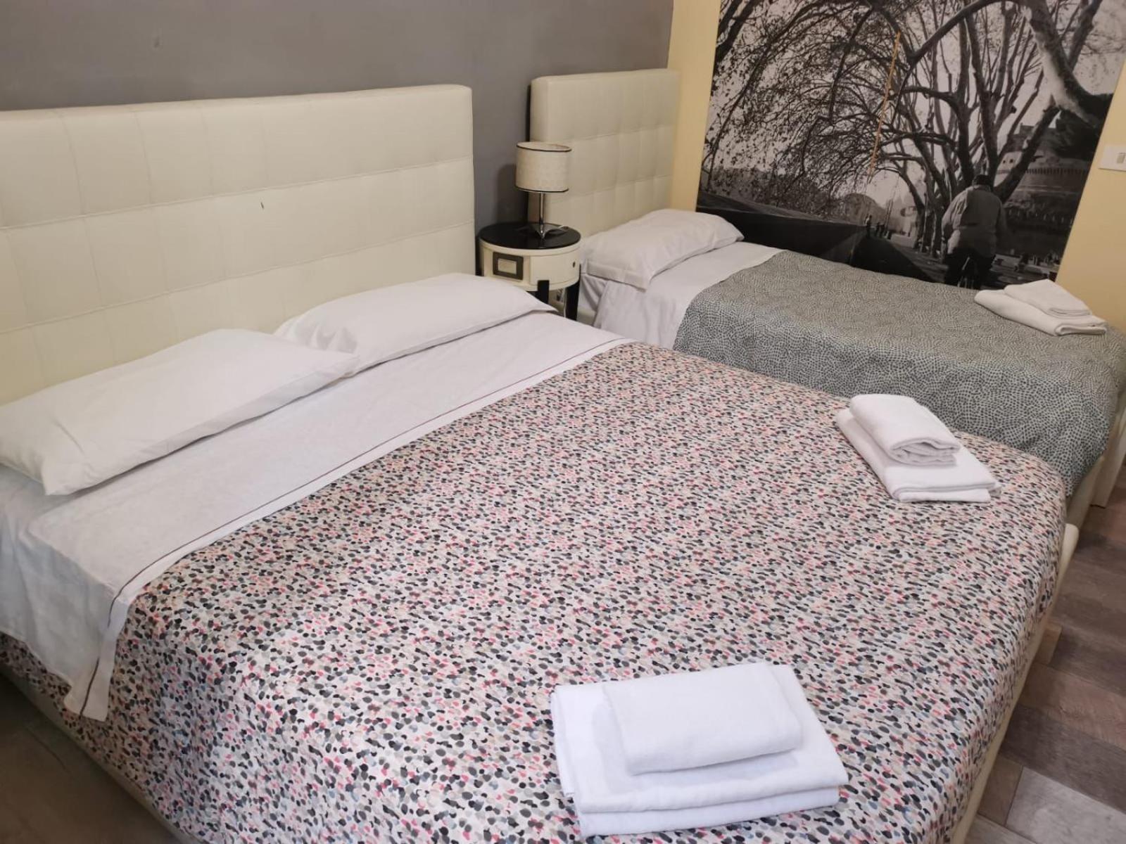 Economy Triple Room- Via Famagosta 45 photo 1