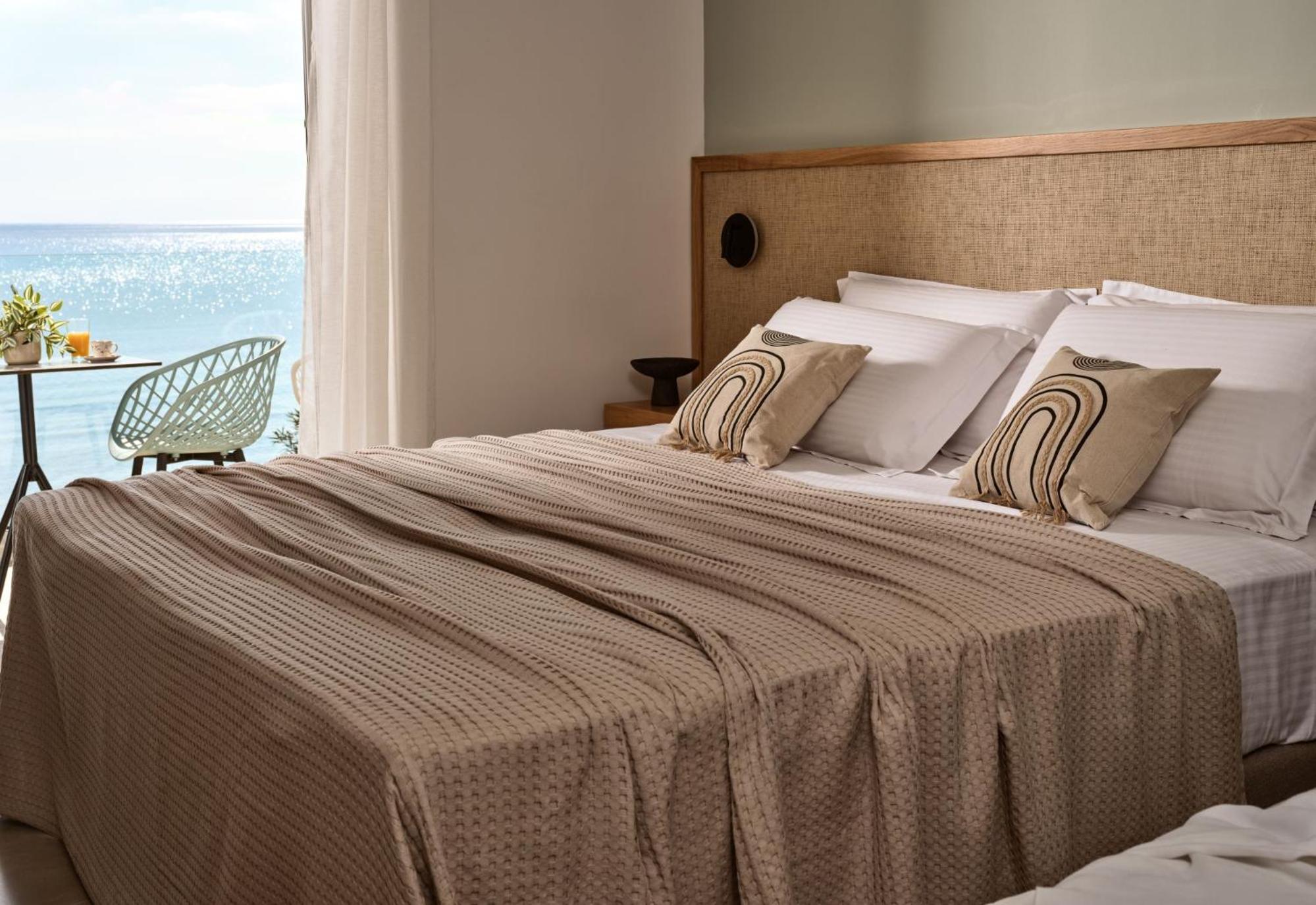 Deluxe Double Room with Sea View photo 3
