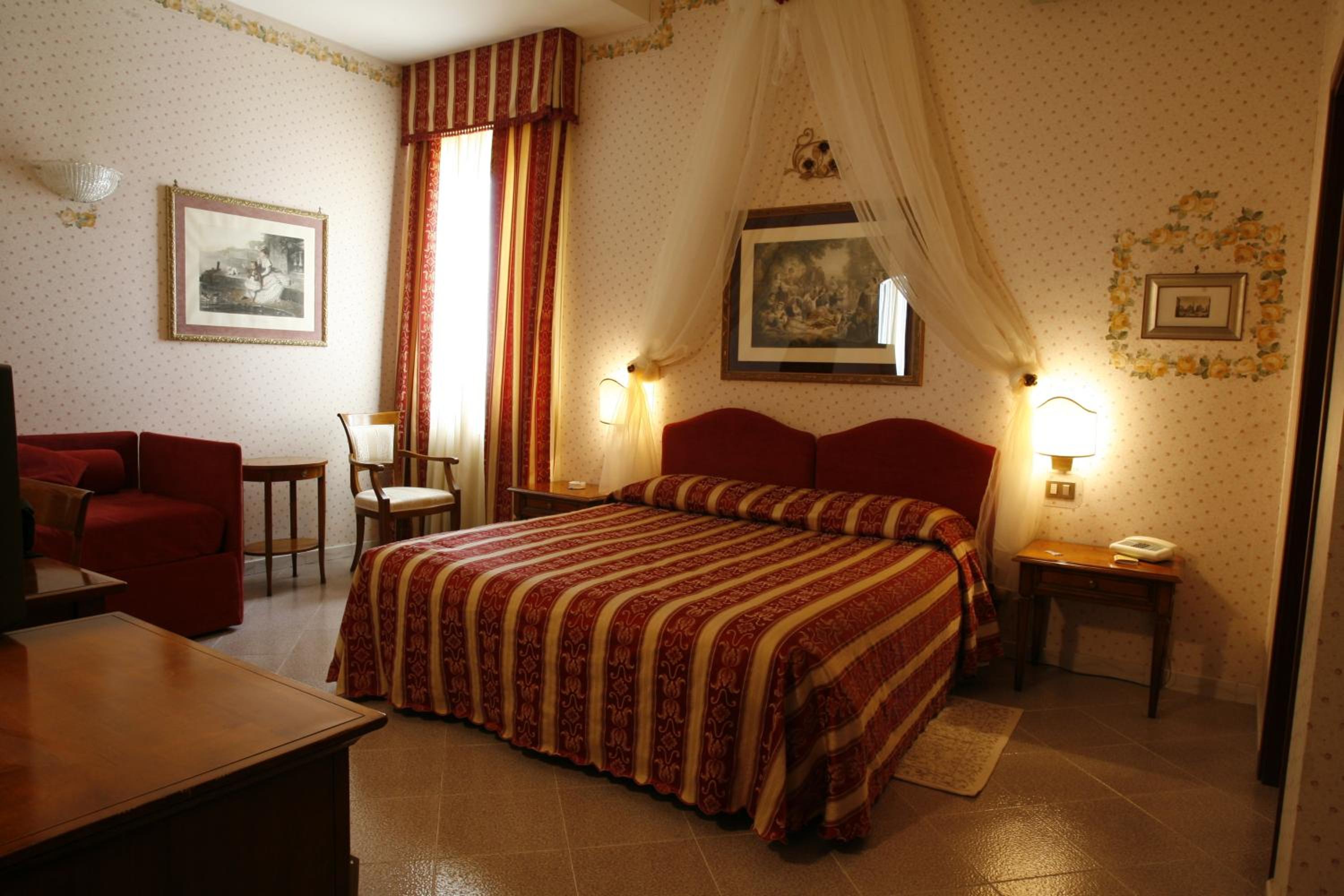 Standard Double or Twin Room - Photo 3