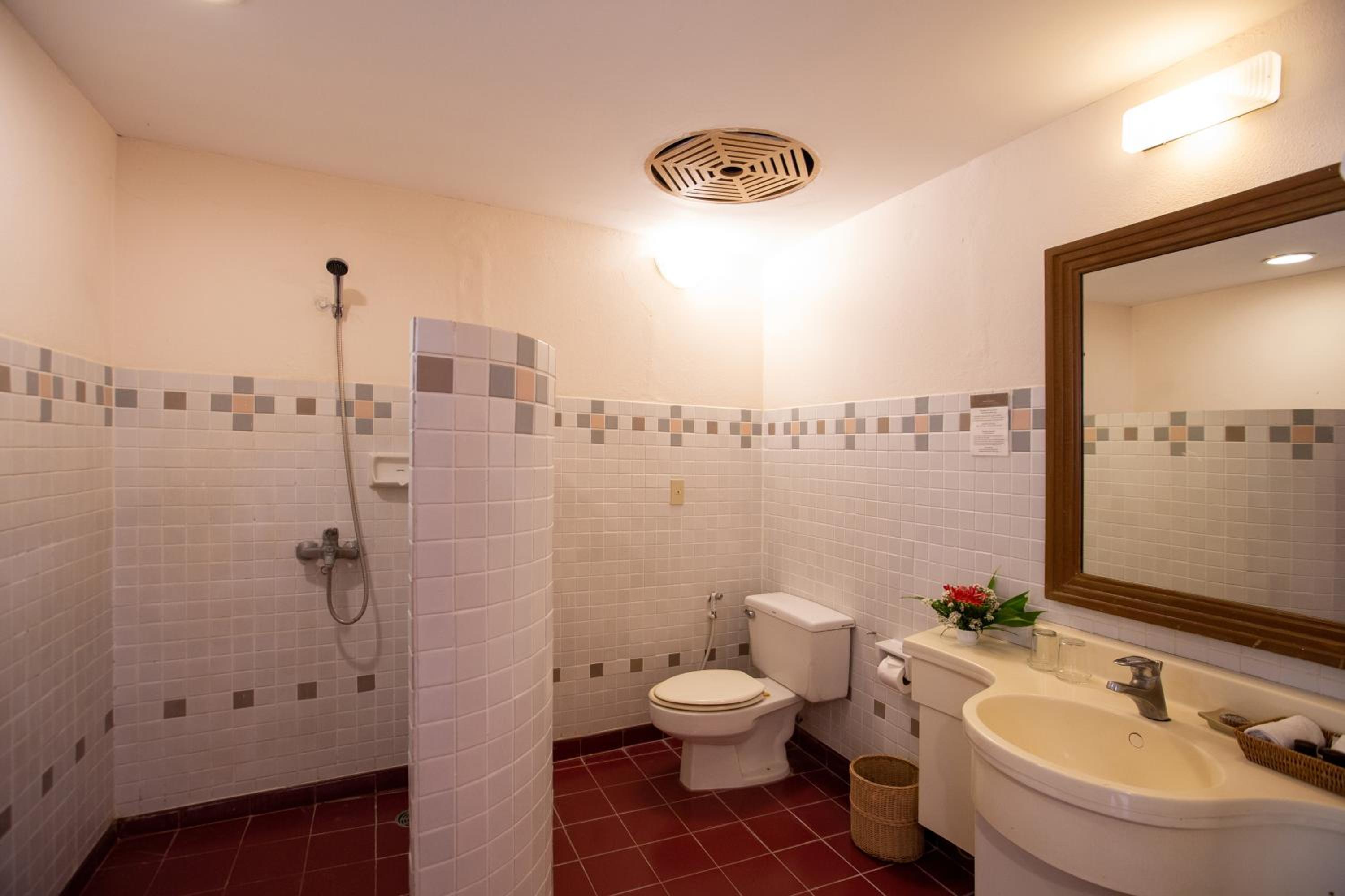 Deluxe Double or Twin Room - Photo 9