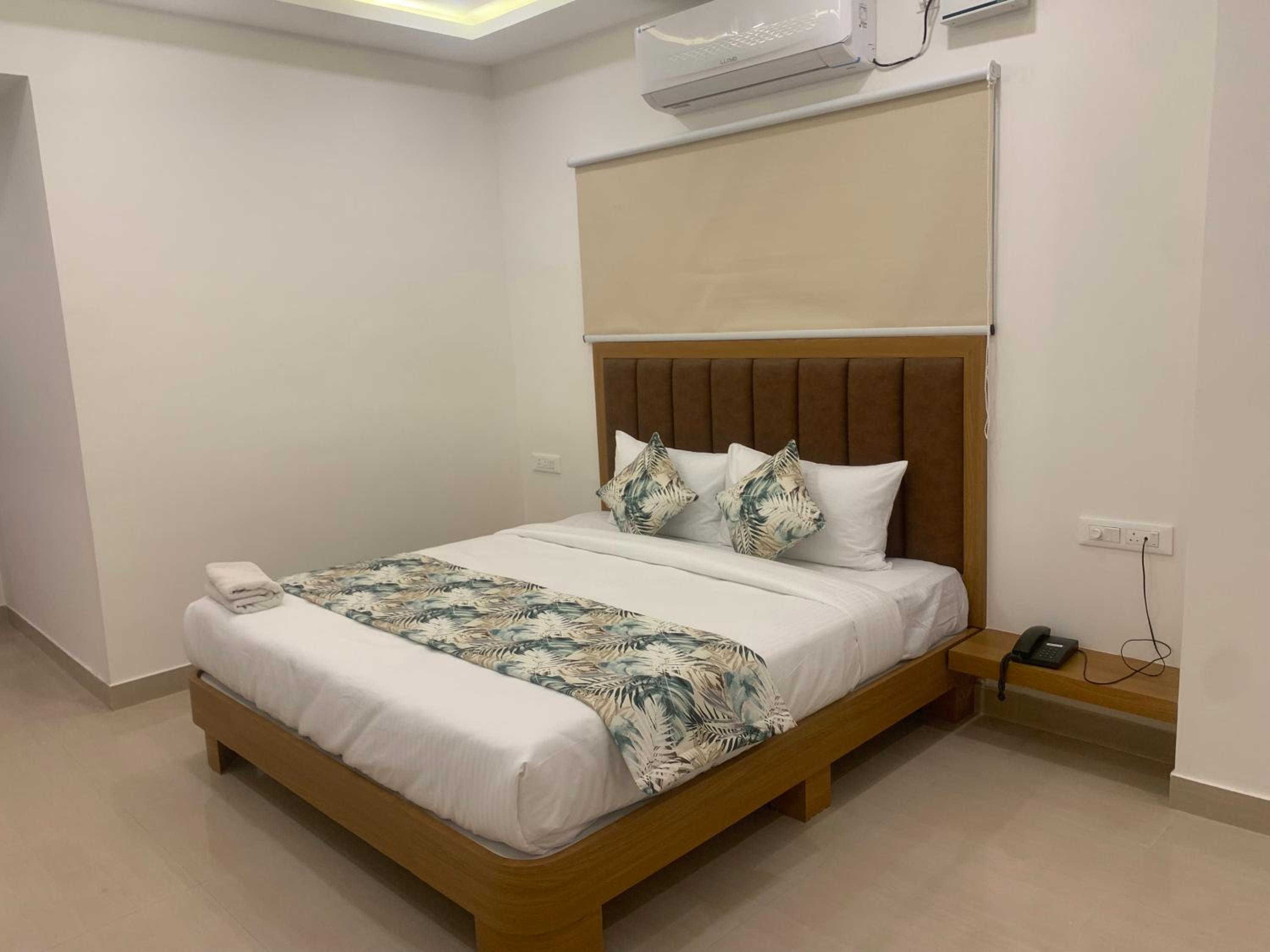 Double or Twin Room - Photo 4