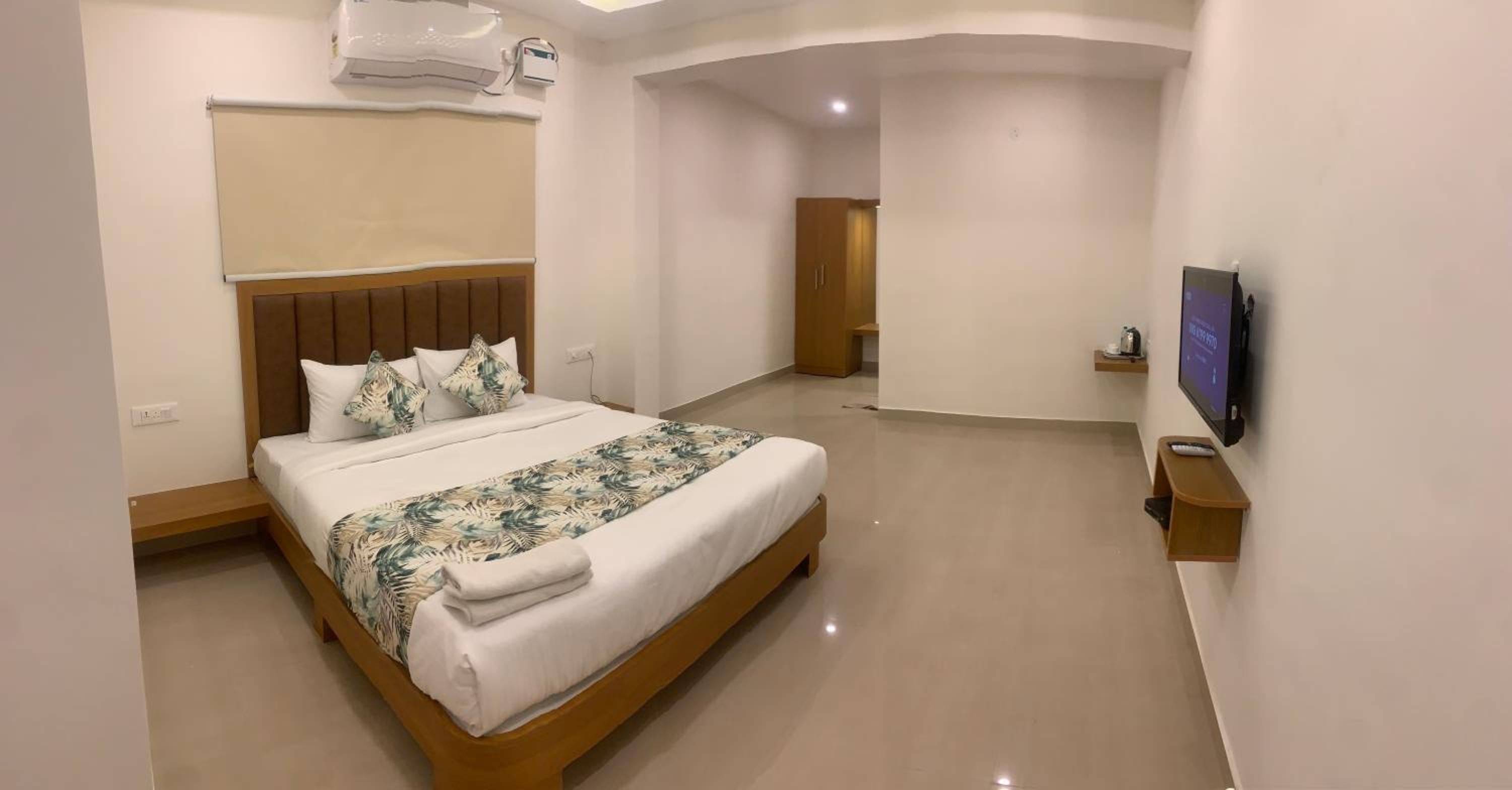 Double or Twin Room - Photo 6