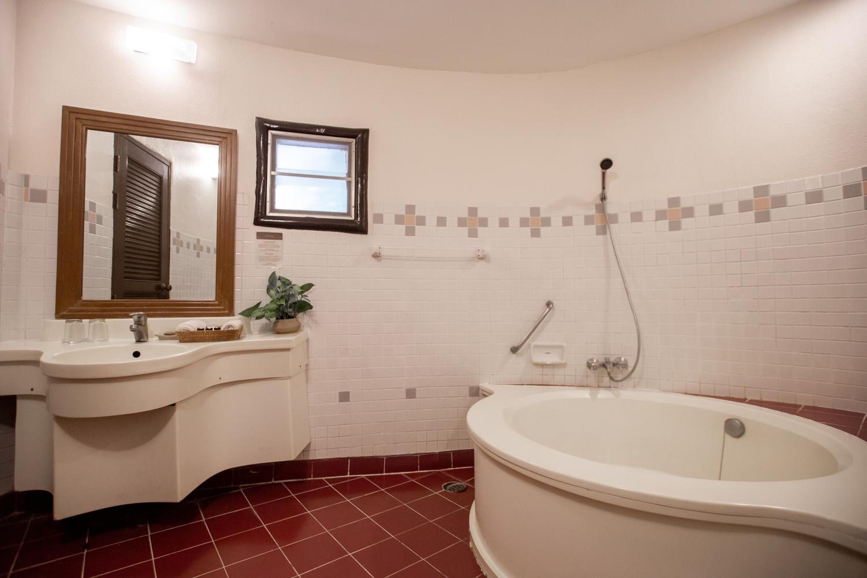 Hillside One-Bedroom Suite - Photo 6
