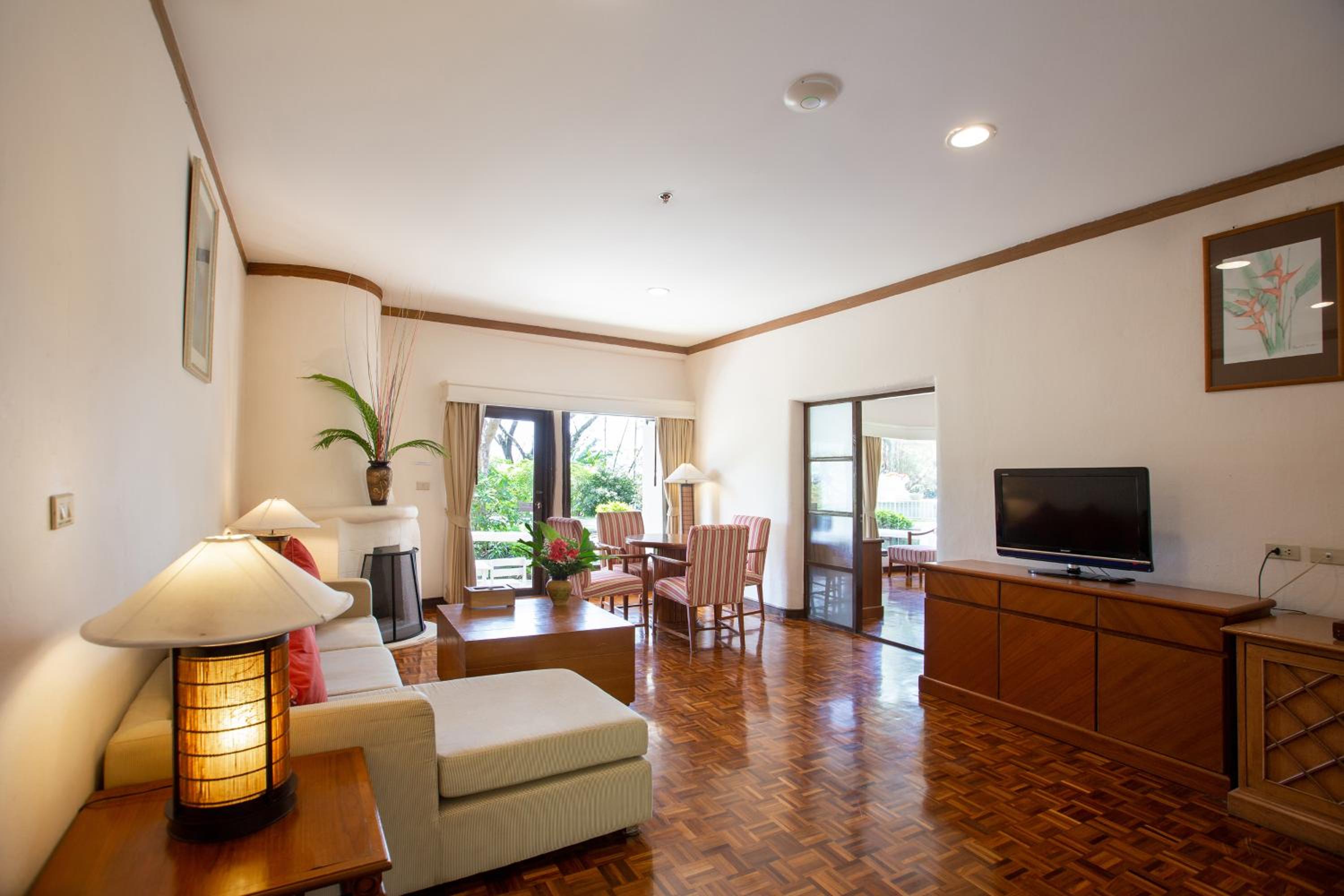 Hillside One-Bedroom Suite - Photo 4